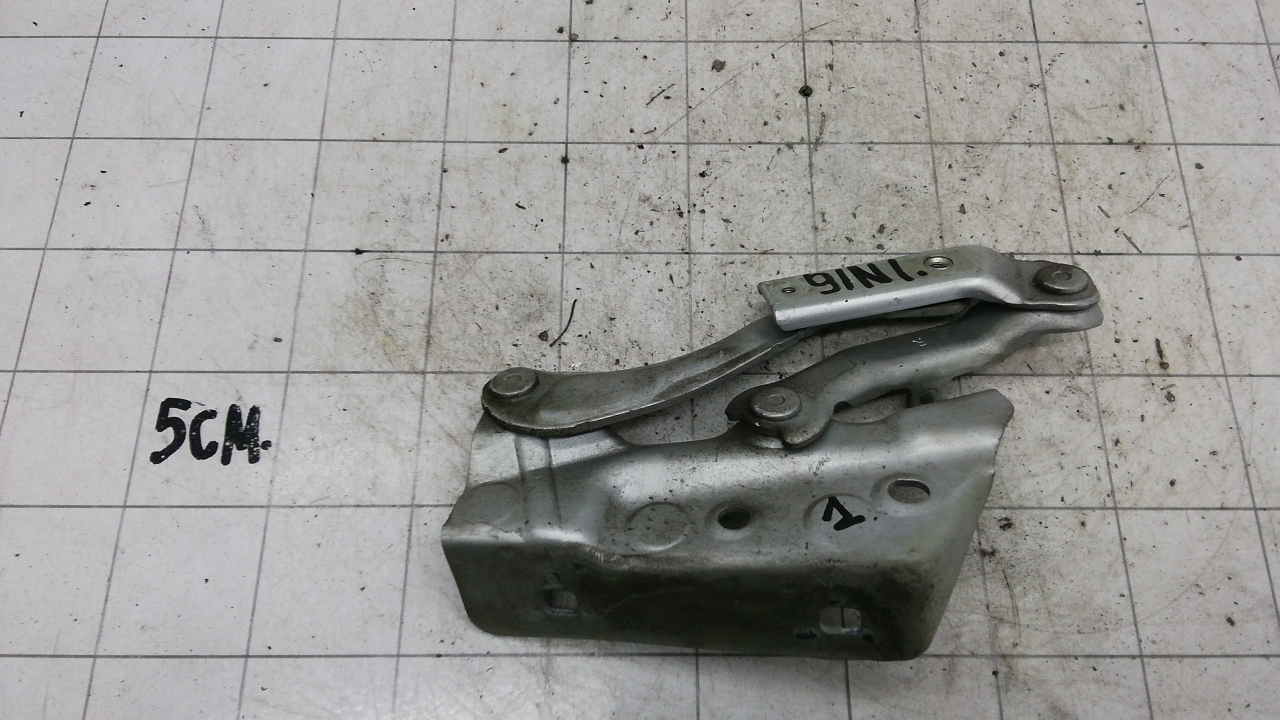 Петля капота Mercedes-Benz B-Class W245