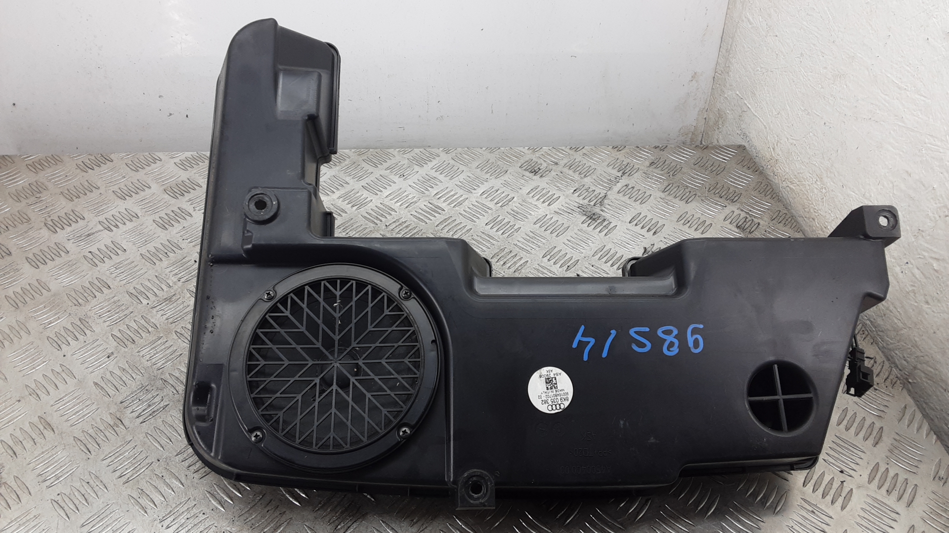 Сабвуфер Audi A4 B8