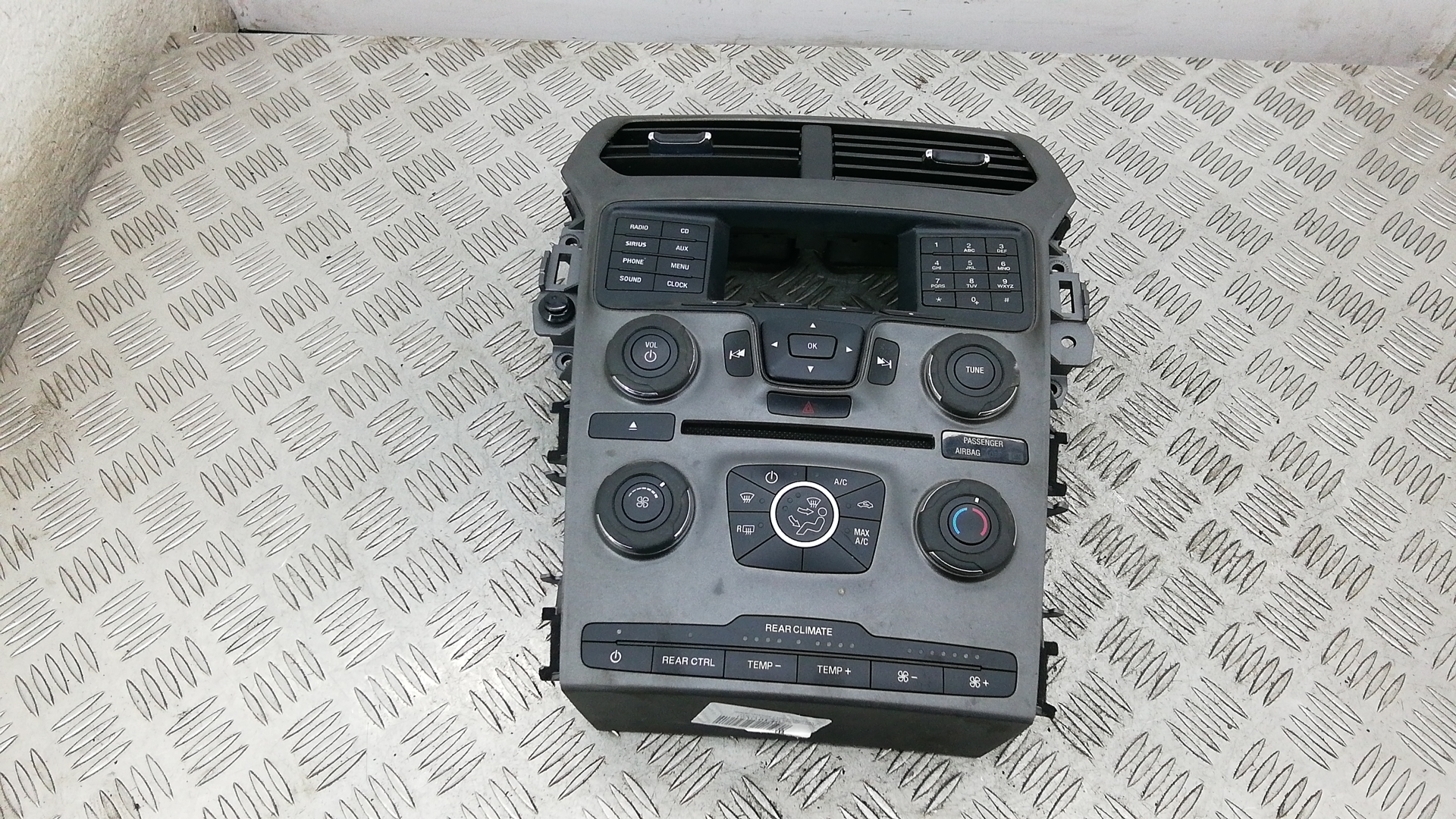 Центральная консоль Ford Explorer 5