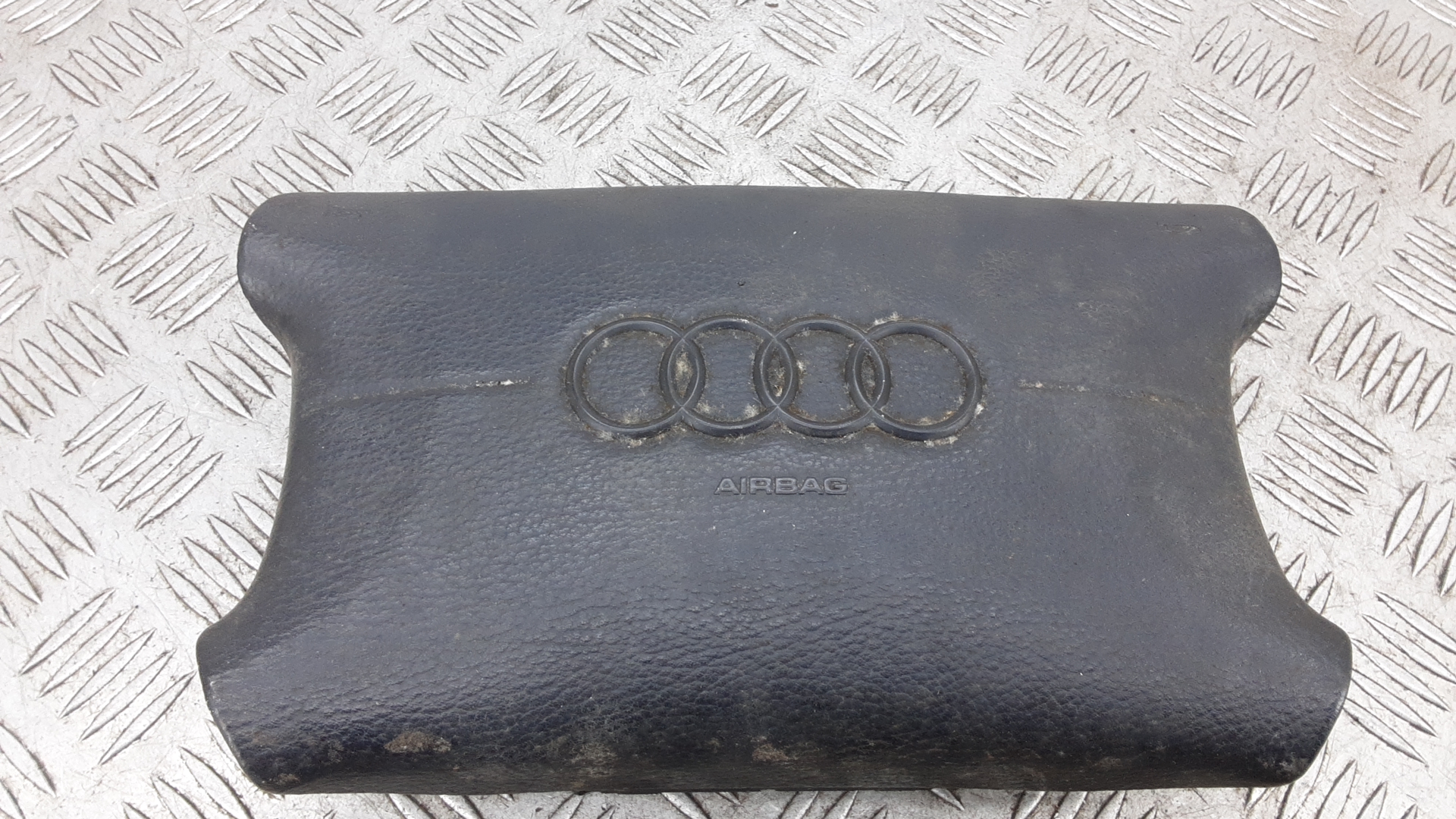 Подушка безопасности водителя Audi A6 C4