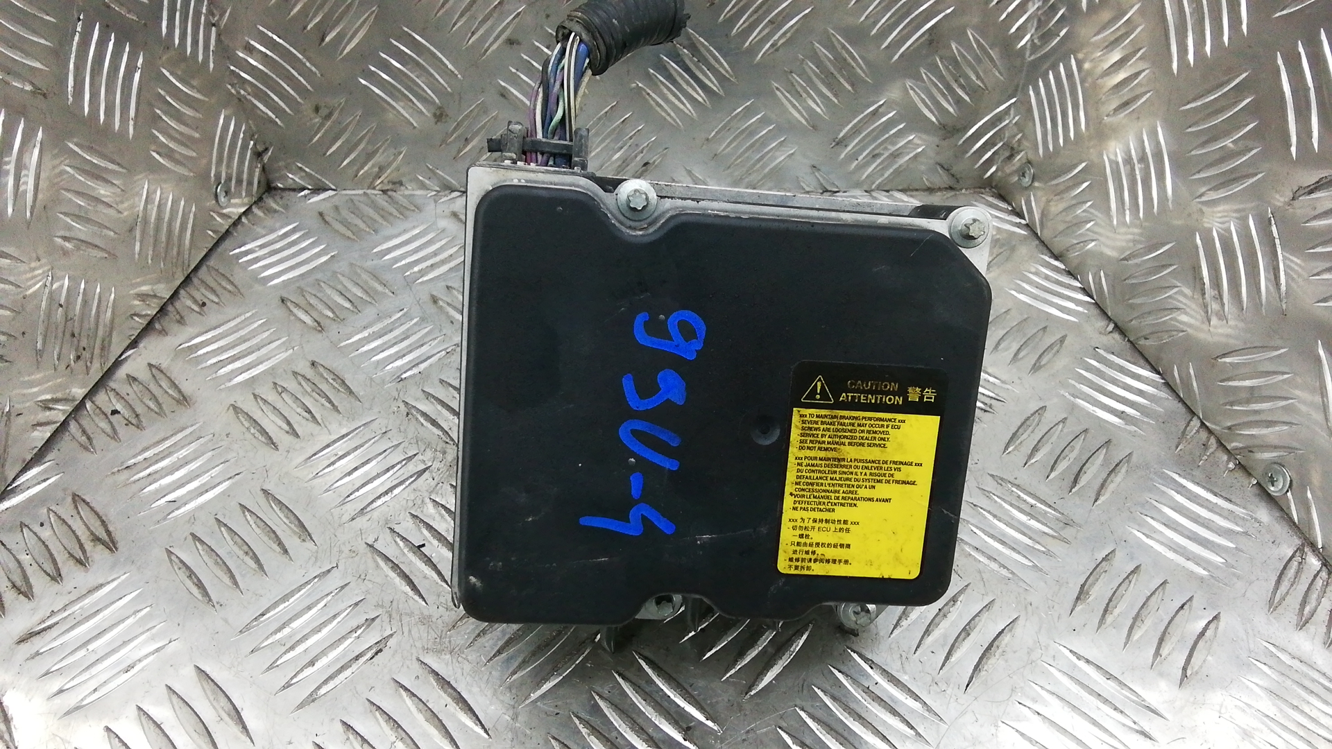 Блок ABS Toyota Verso AR2