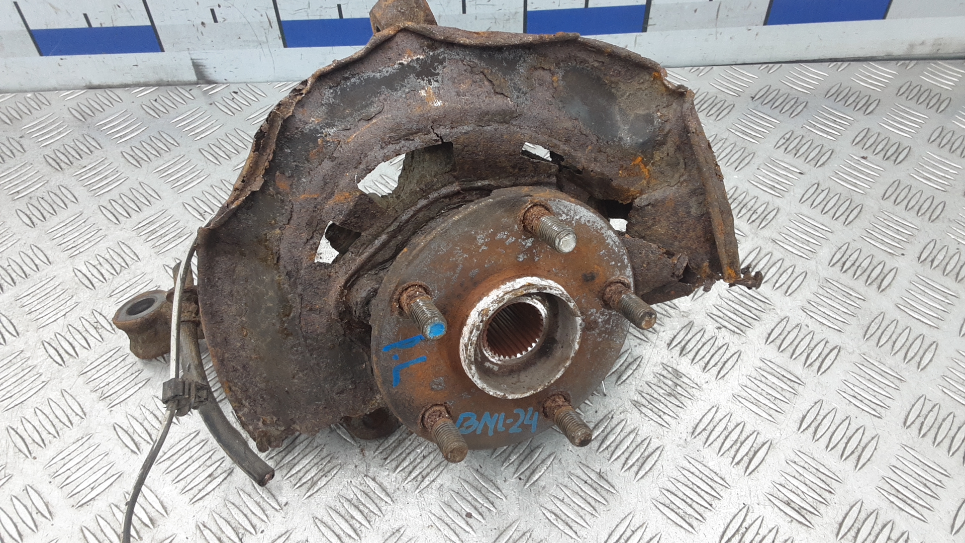 Ступица передняя левая Toyota RAV4
