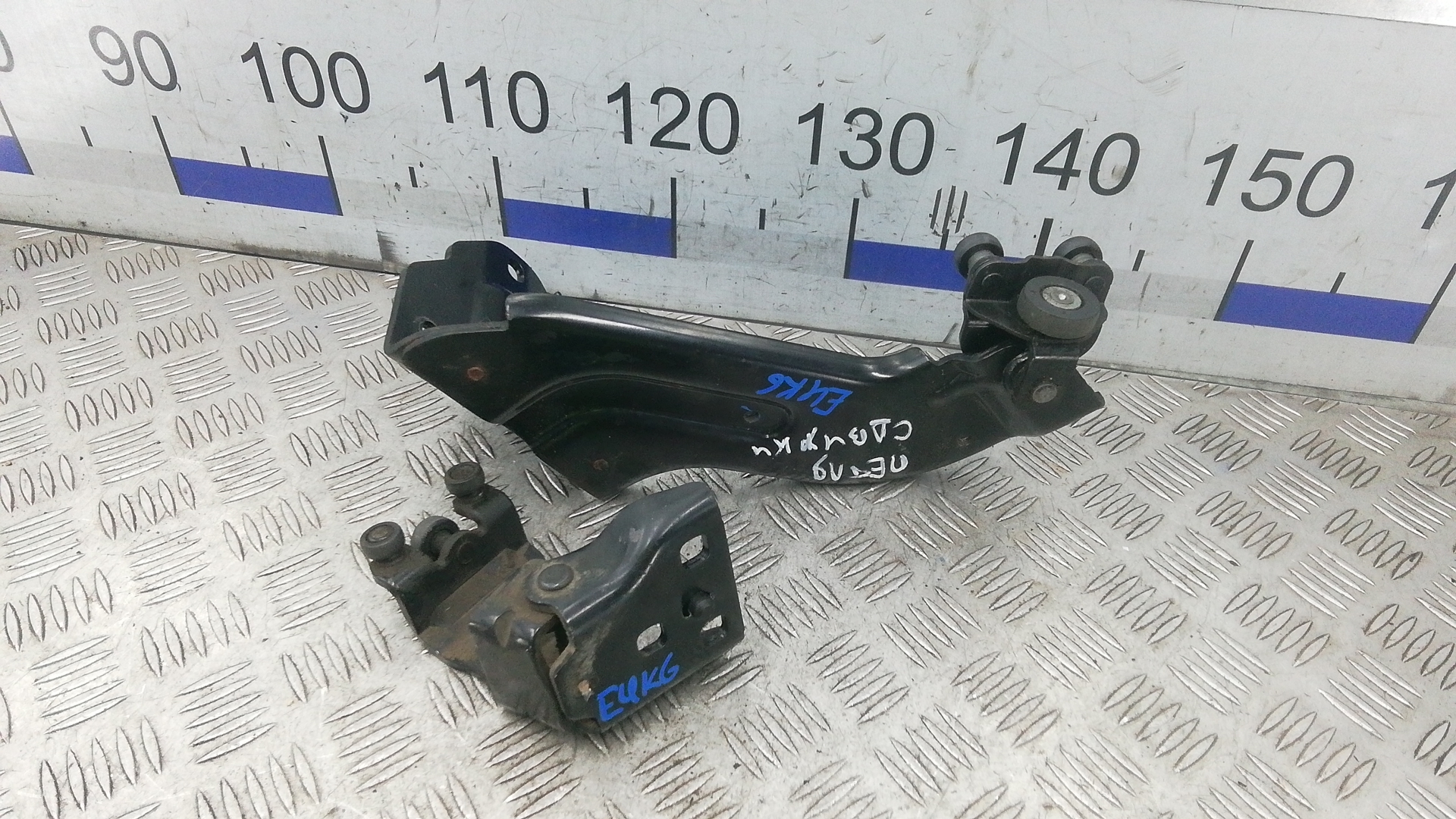 Петля двери сдвижной левой Hyundai H1 (starex) 2