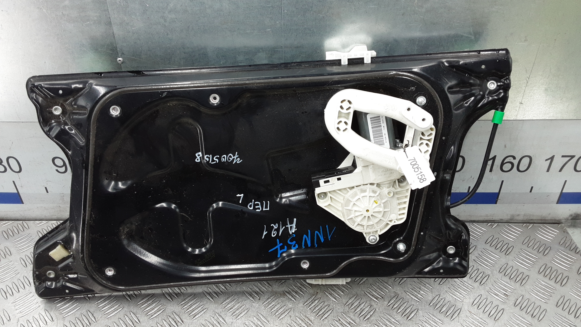 Стеклоподъемник передний левый Land Rover Range Rover Sport