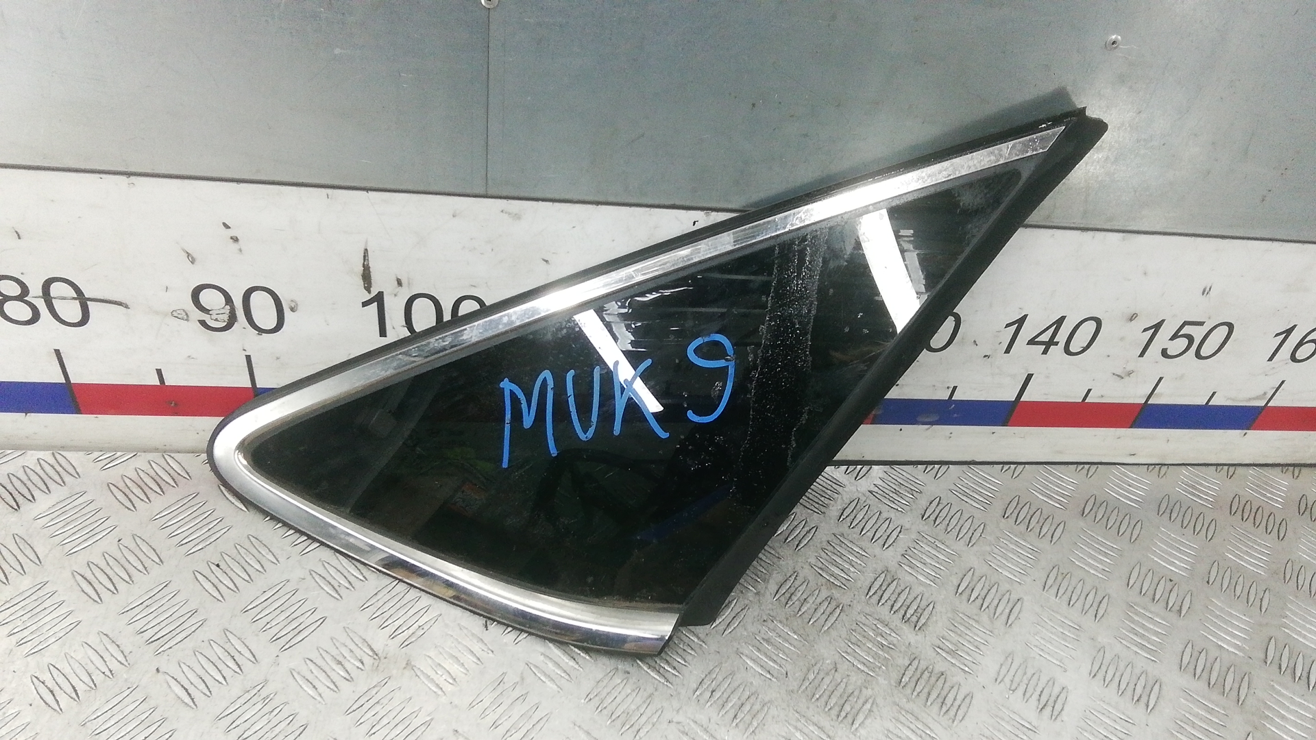 Стекло кузова боковое заднее правое Hyundai i40