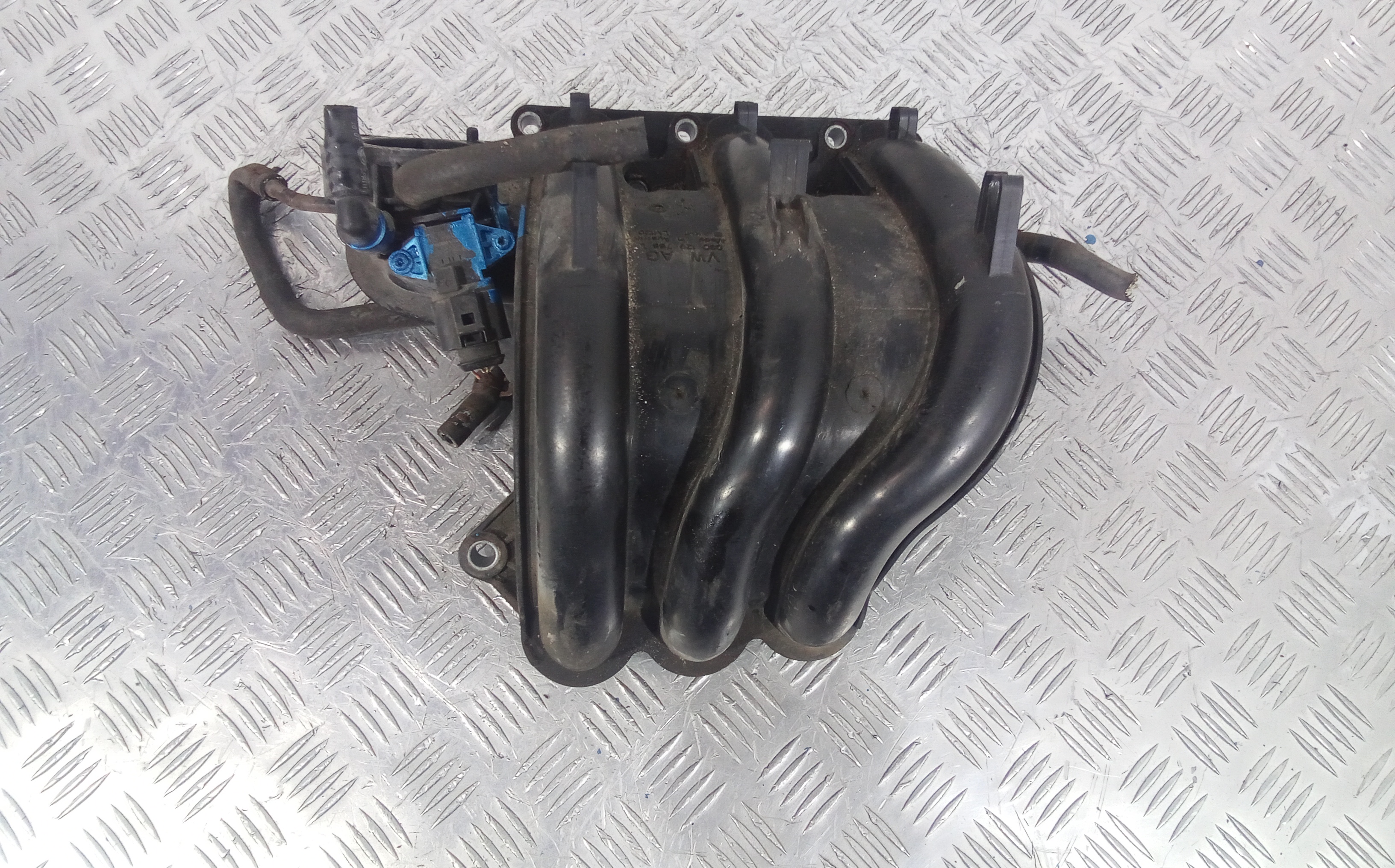 Впускной коллектор бензиновый Volkswagen Polo