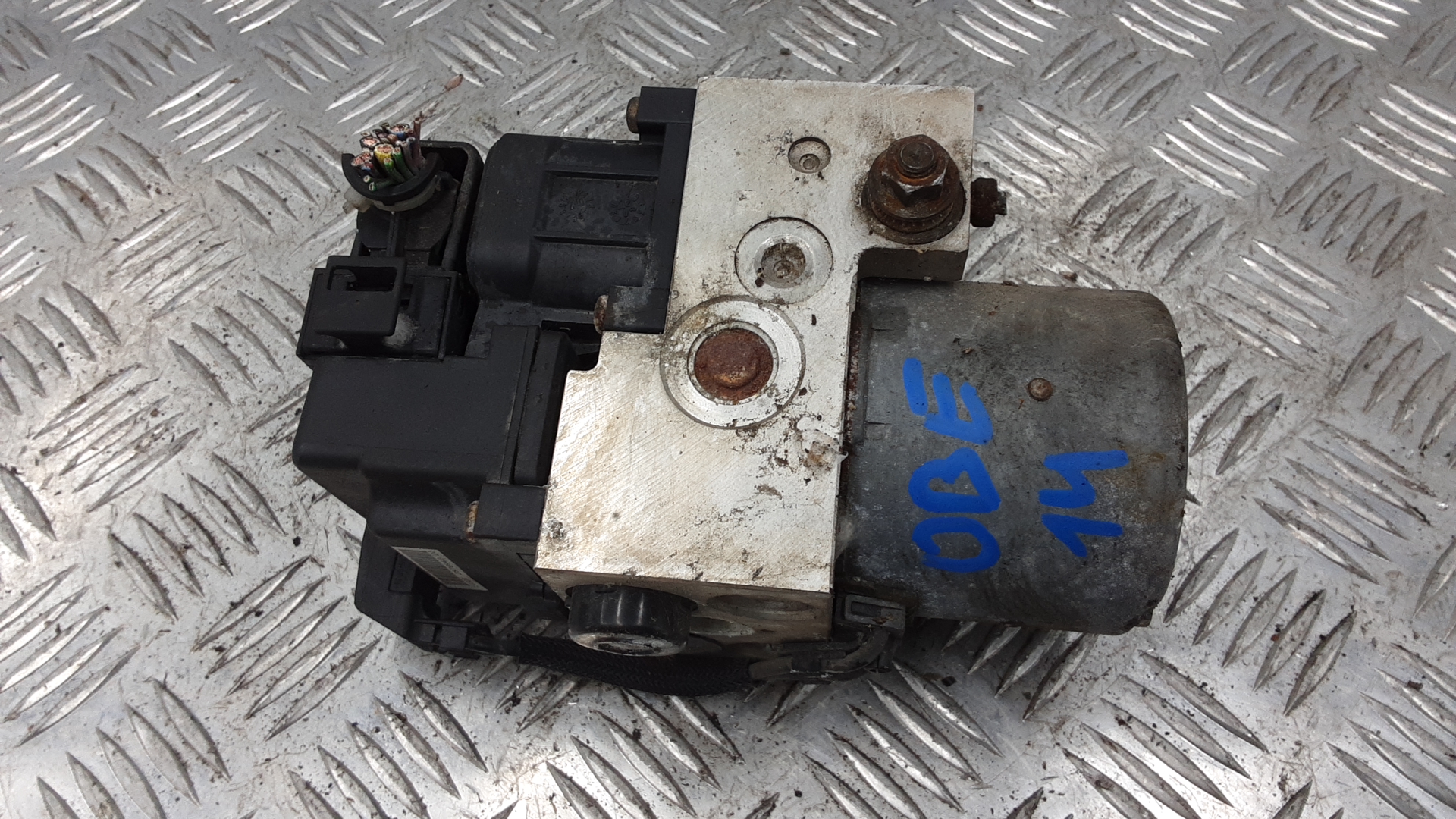 Блок ABS Nissan Navara D22