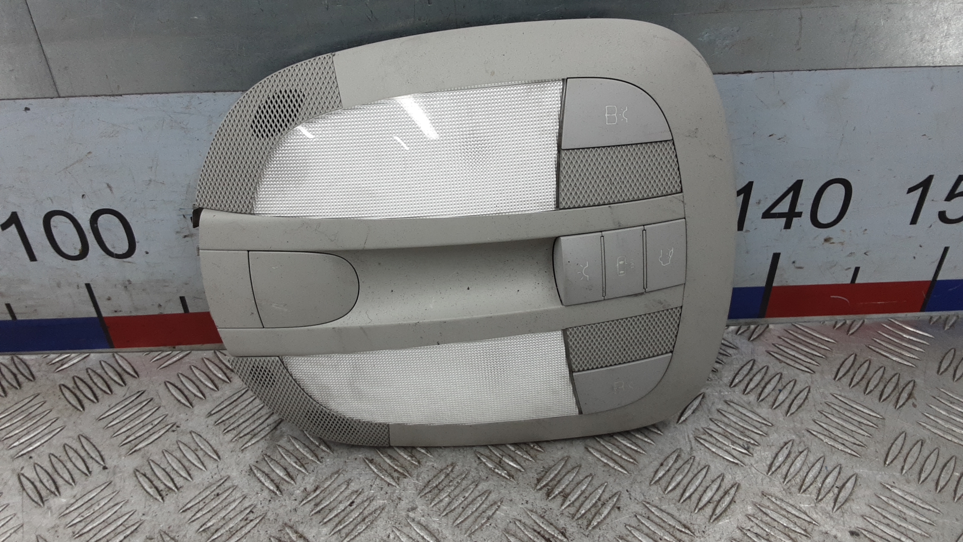 Фонарь освещения салона Mercedes-Benz R-Class W251