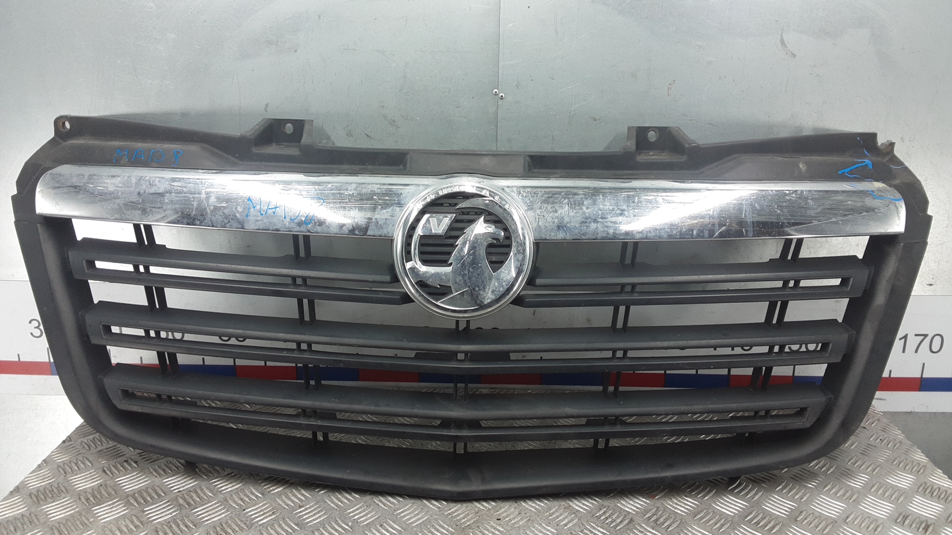 Решетка радиатора Opel Movano B