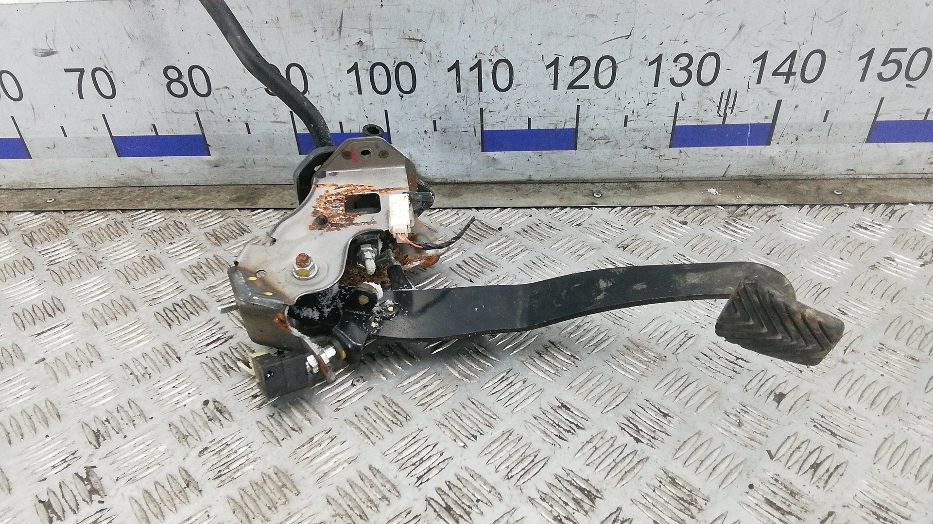 Педаль сцепления Hyundai ix35 1