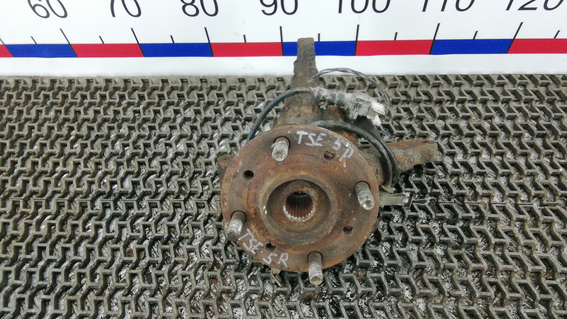 Ступица передняя правая Volvo V40