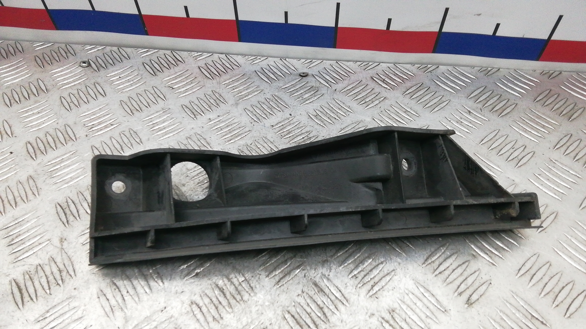 Крепление бампера заднее Volkswagen Touran (1T1, 1T2)