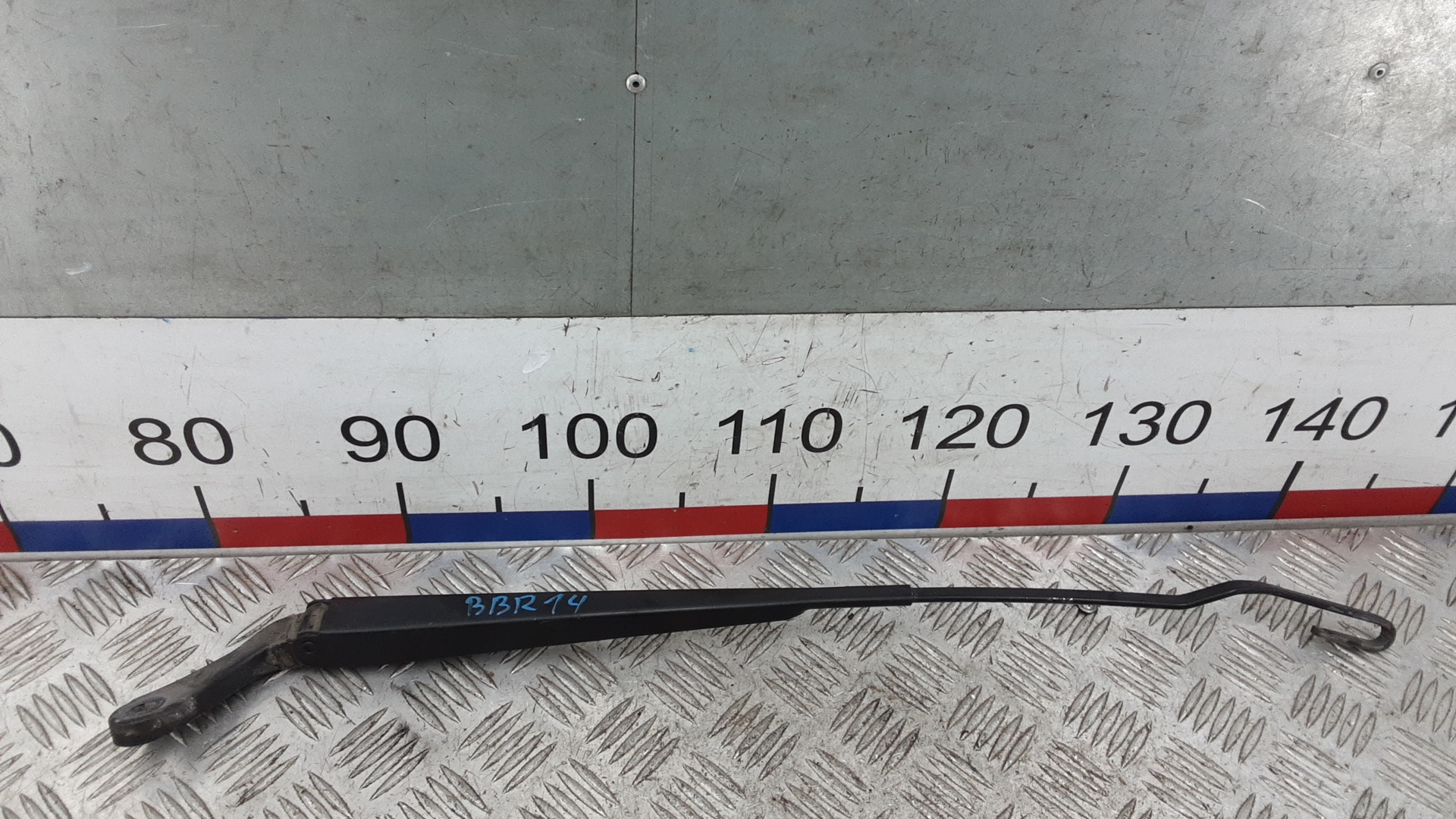 Щеткодержатель лобового стекла Chrysler Voyager 4