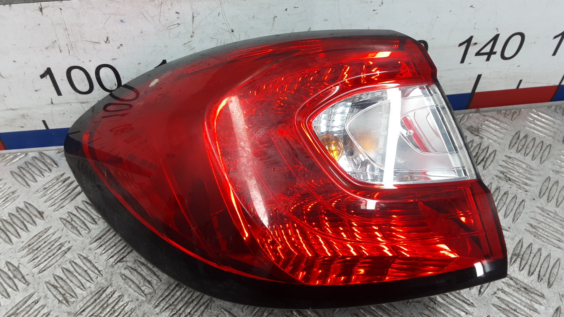 Фонарь задний левый Renault Captur