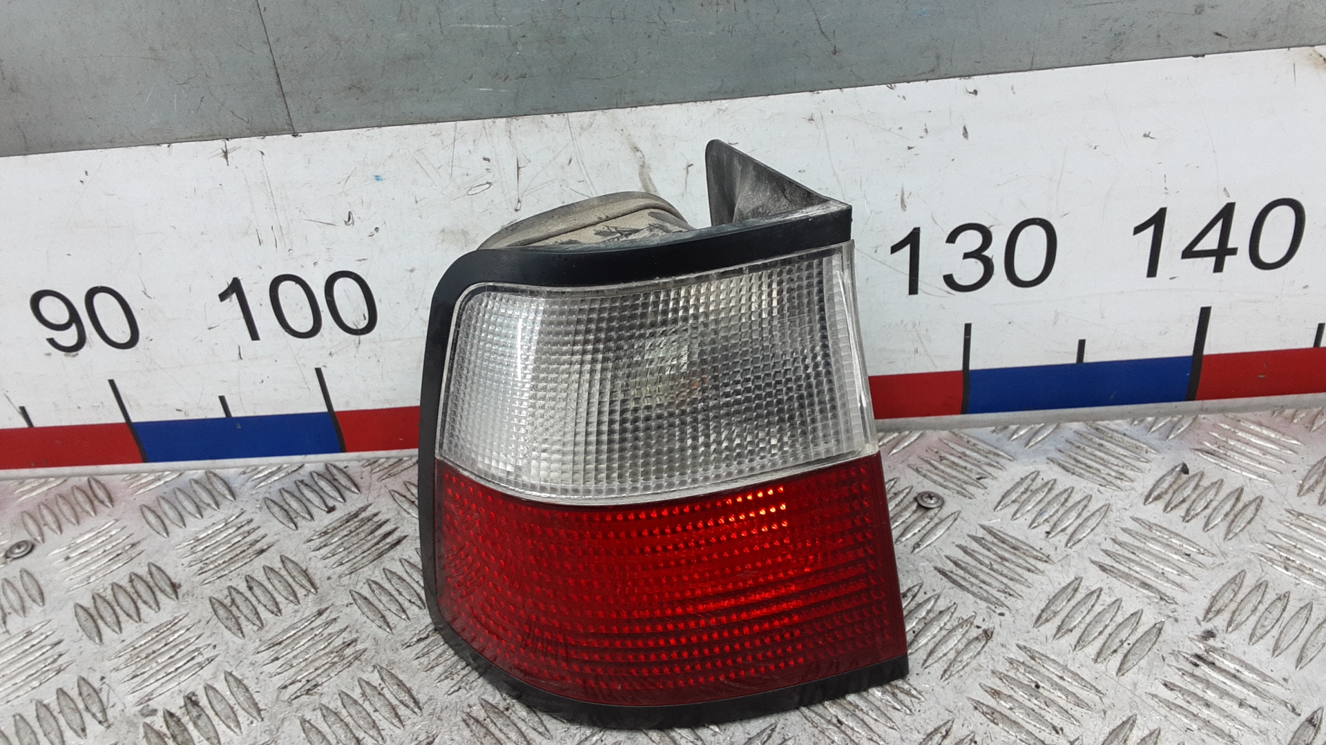 Фонарь задний левый Citroen Xantia 2