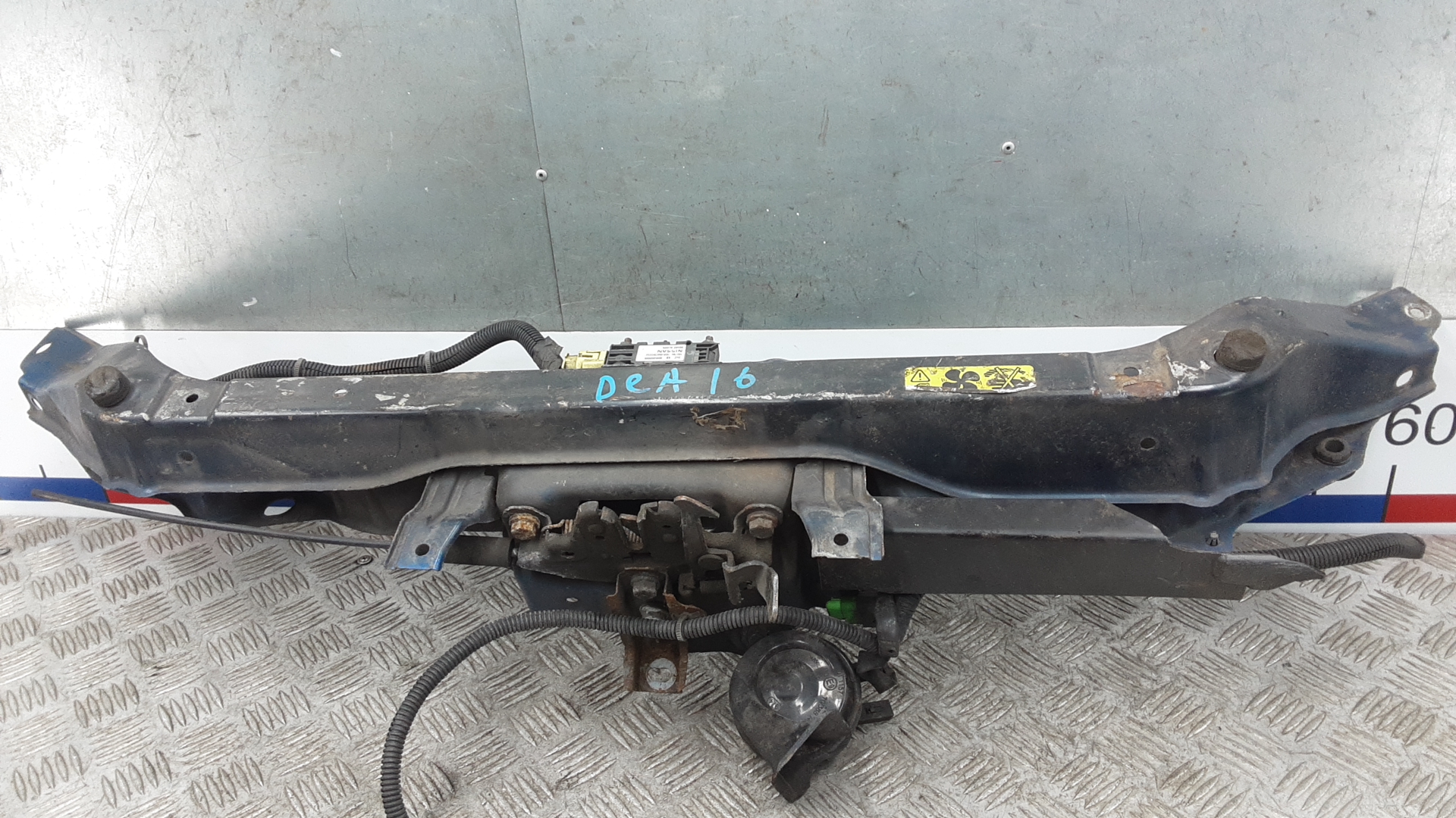 Рамка капота Nissan Note E11