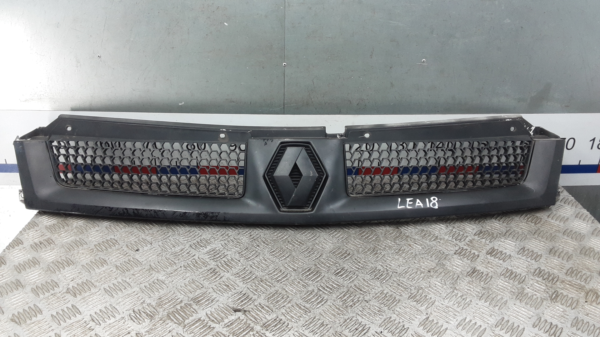 Решетка радиатора Renault Master 2