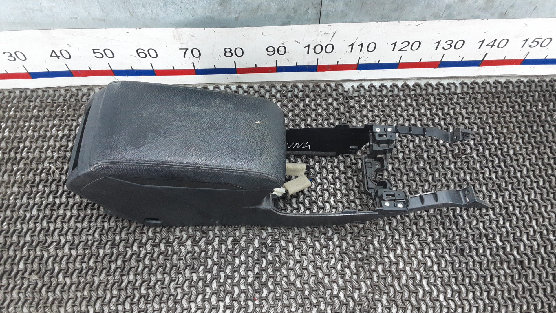 Подлокотник центральный Subaru Outback 4