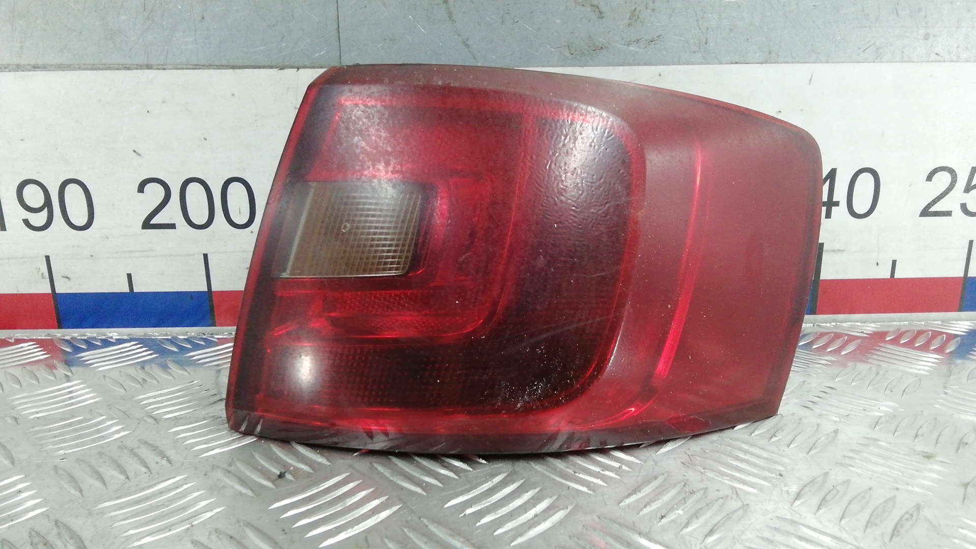 Фонарь задний правый Volkswagen Jetta 6