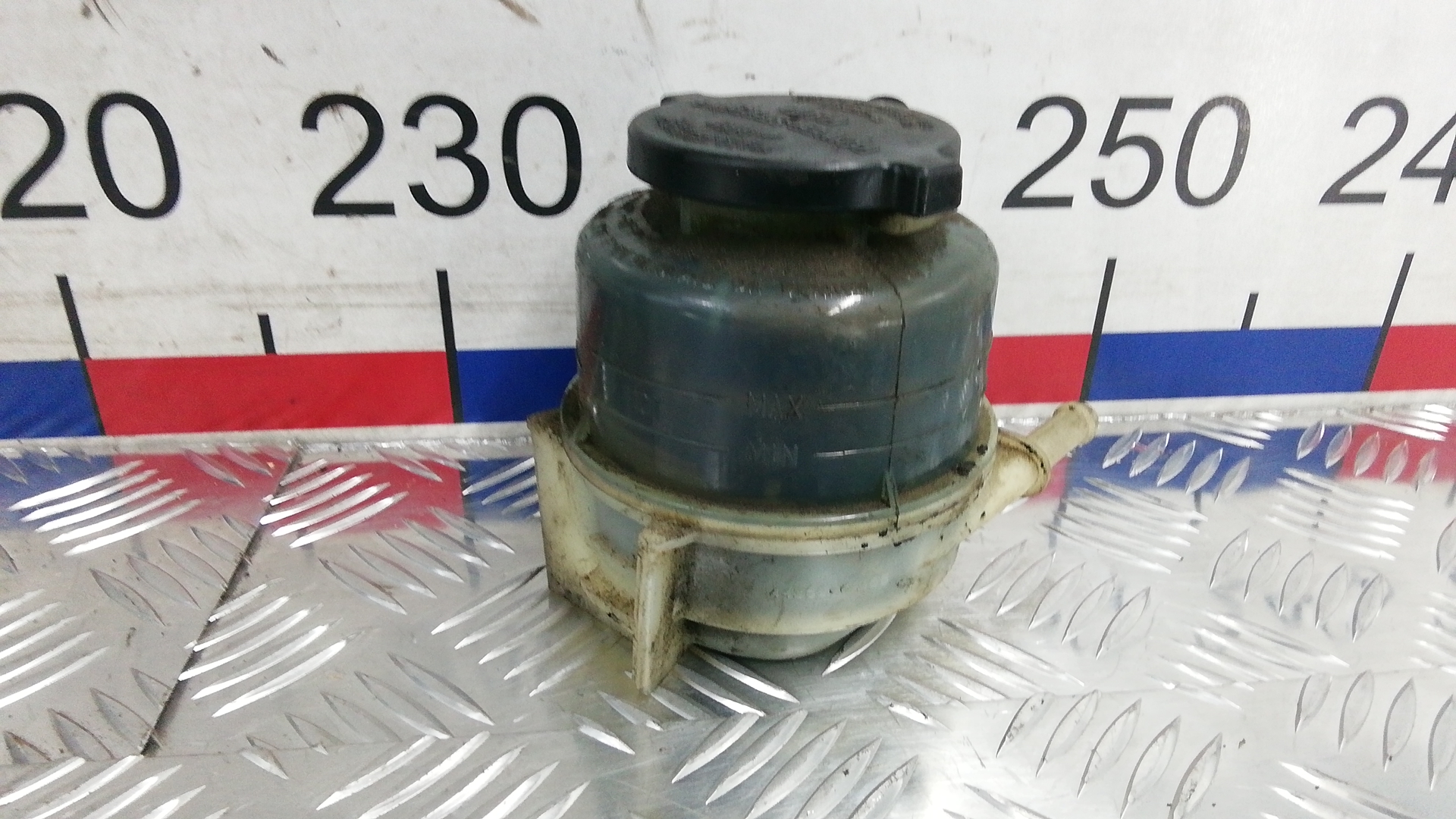 Бачок ГУ Toyota Camry V30