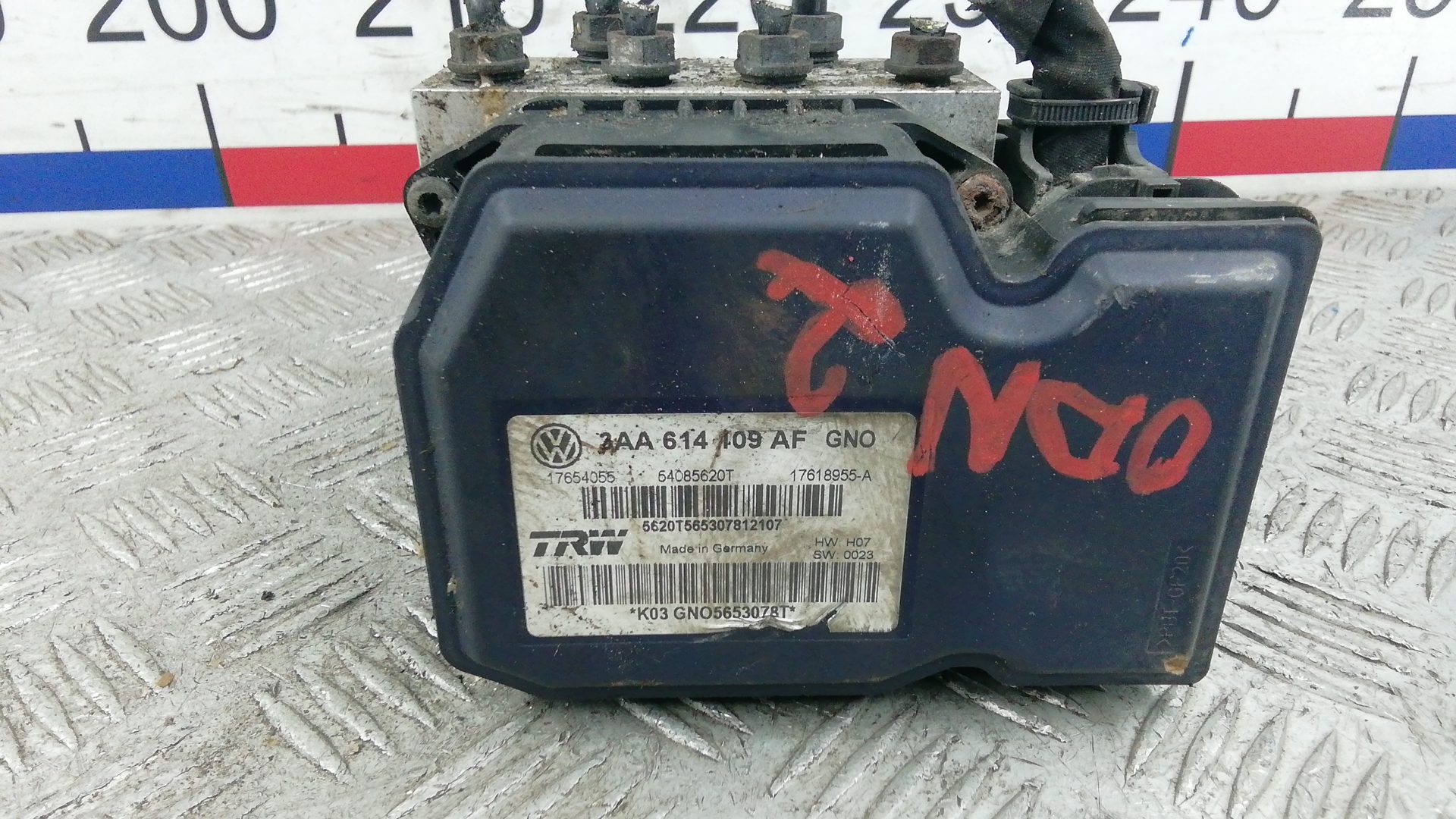 Блок ABS Volkswagen Passat B7