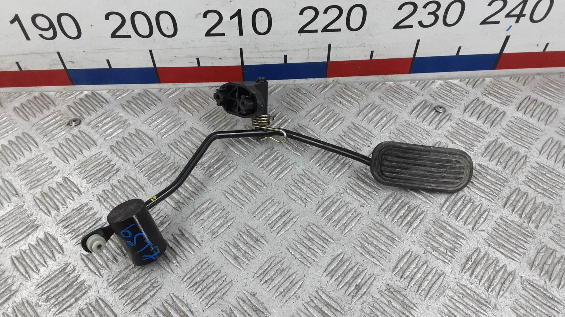 Педаль газа Toyota Avensis T25
