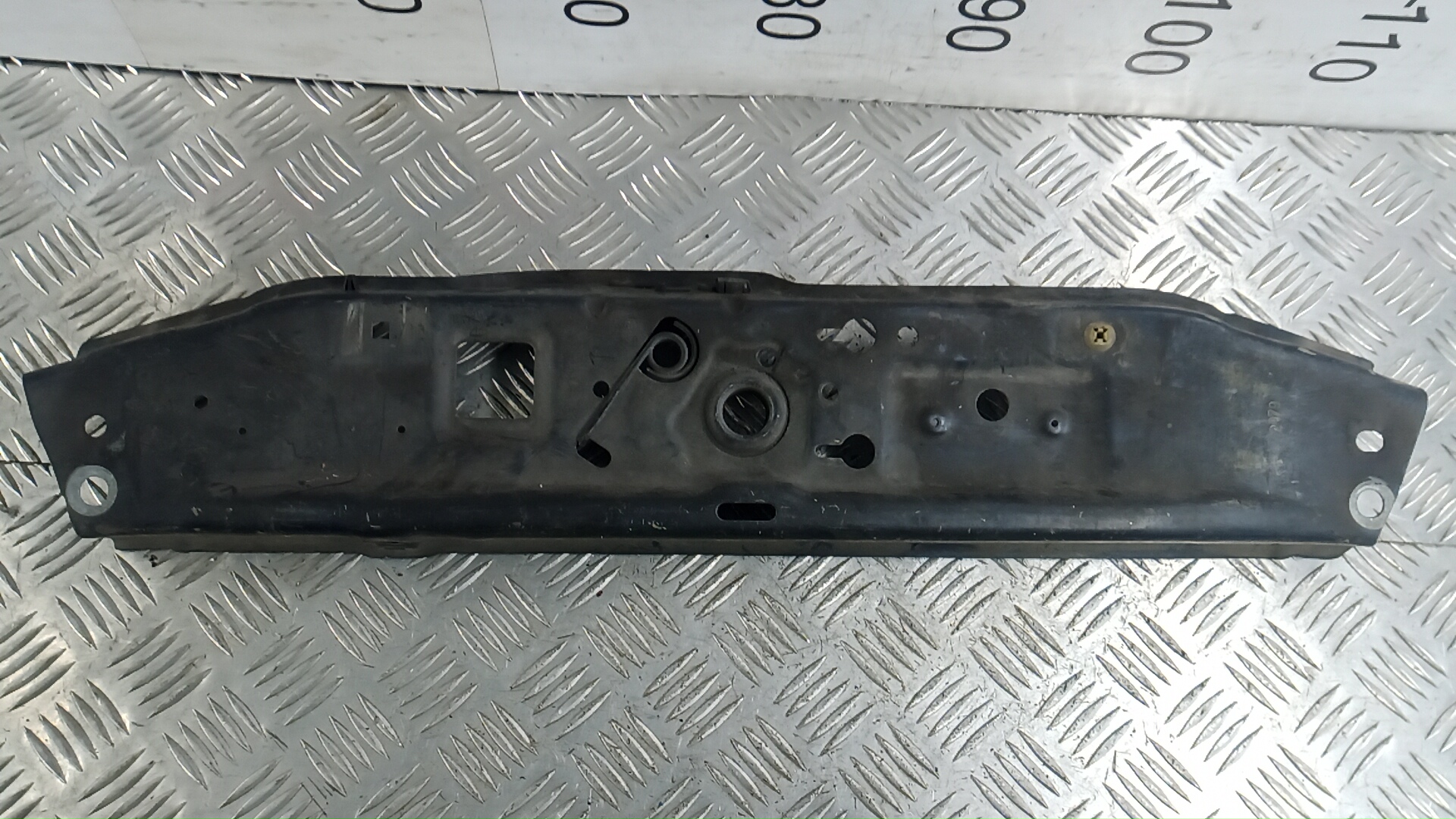 Рамка капота Opel Zafira B