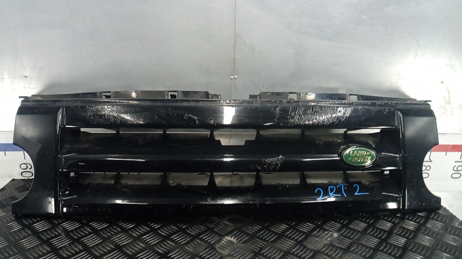 Решетка радиатора Land Rover Discovery 3