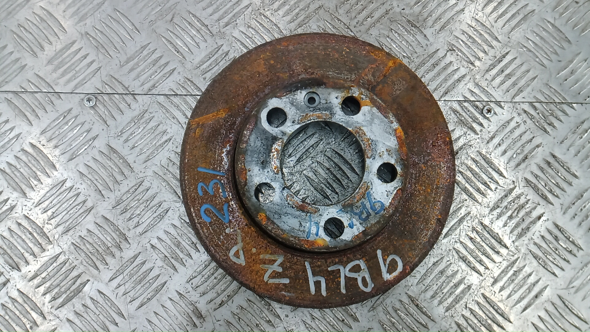 Диск тормозной задний Volkswagen Golf 4