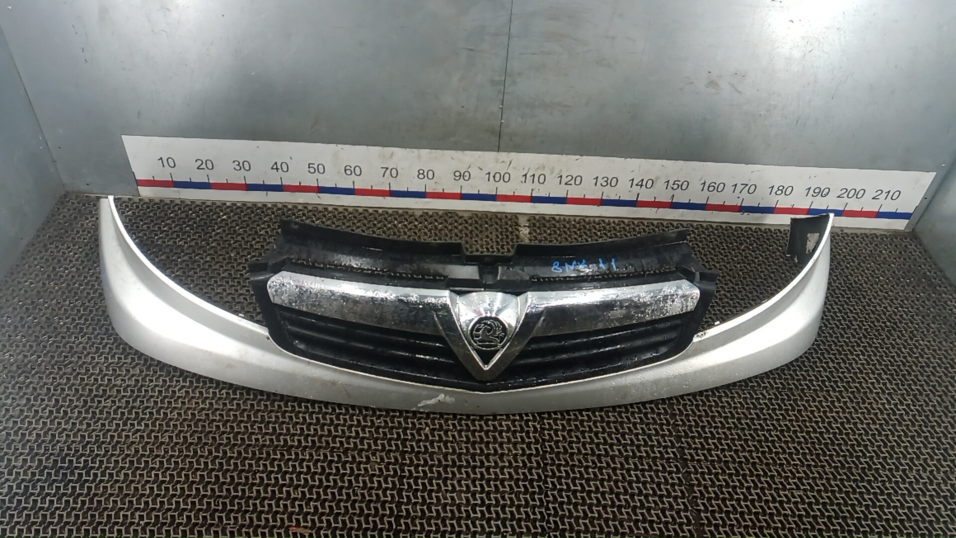 Решетка радиатора Opel Vivaro