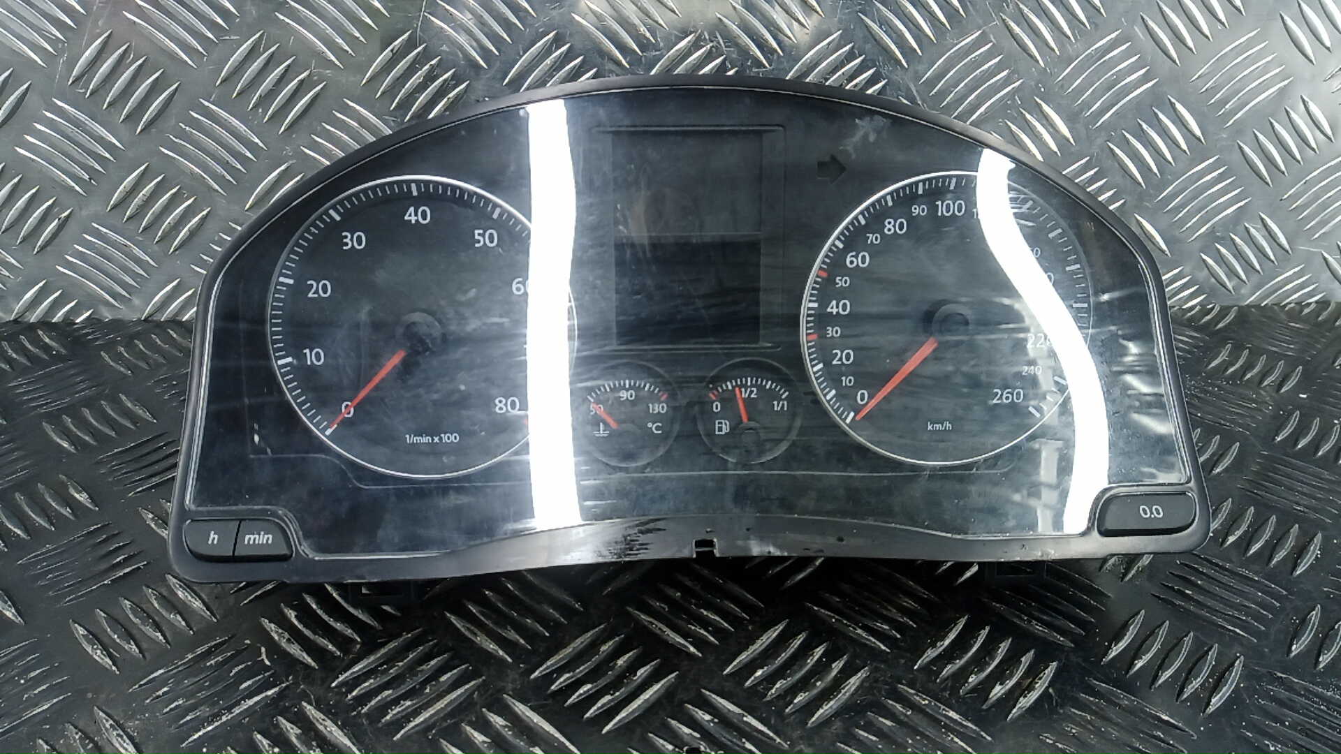 Щиток приборов Volkswagen Jetta 5