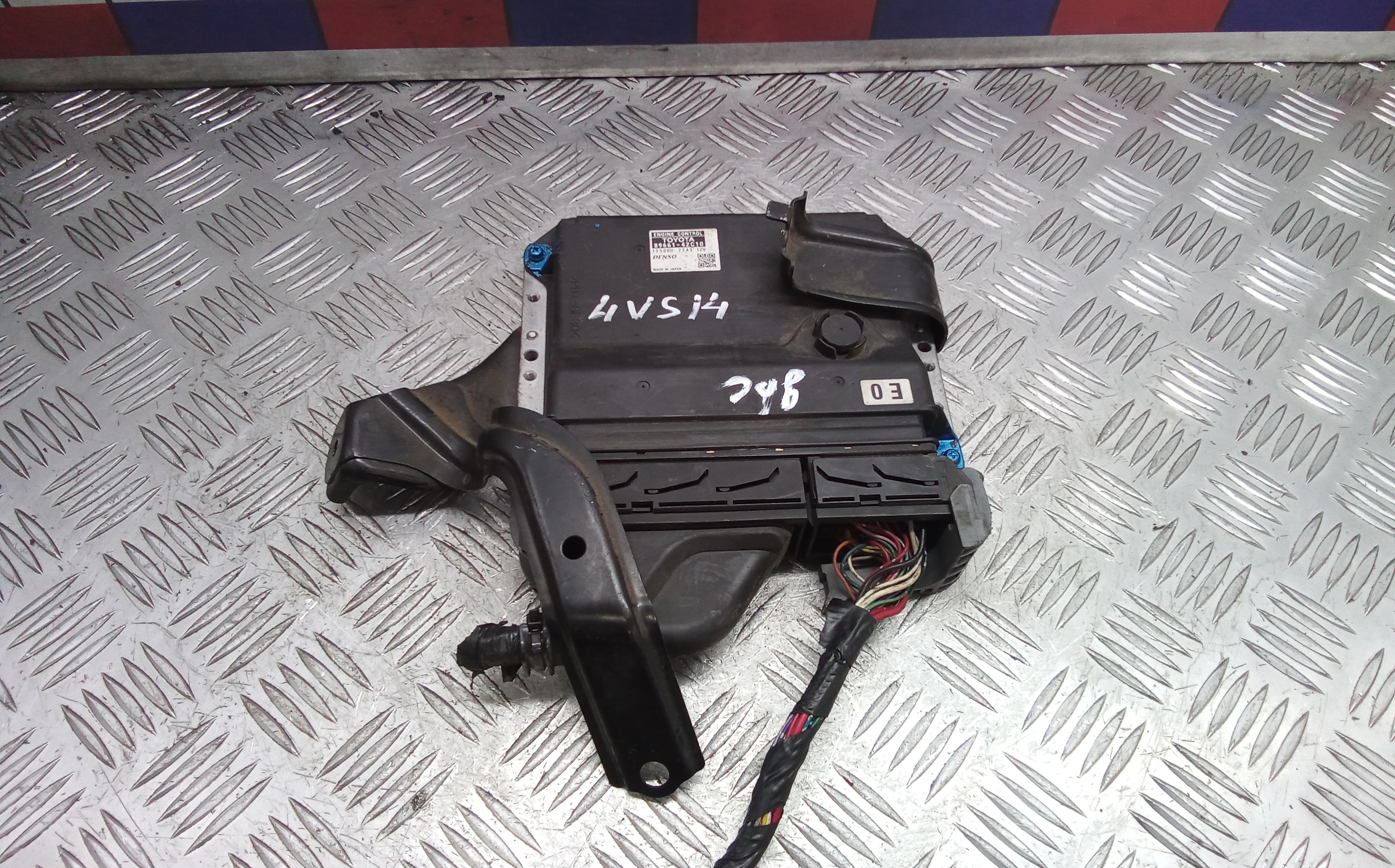Блок управления двс Toyota RAV4