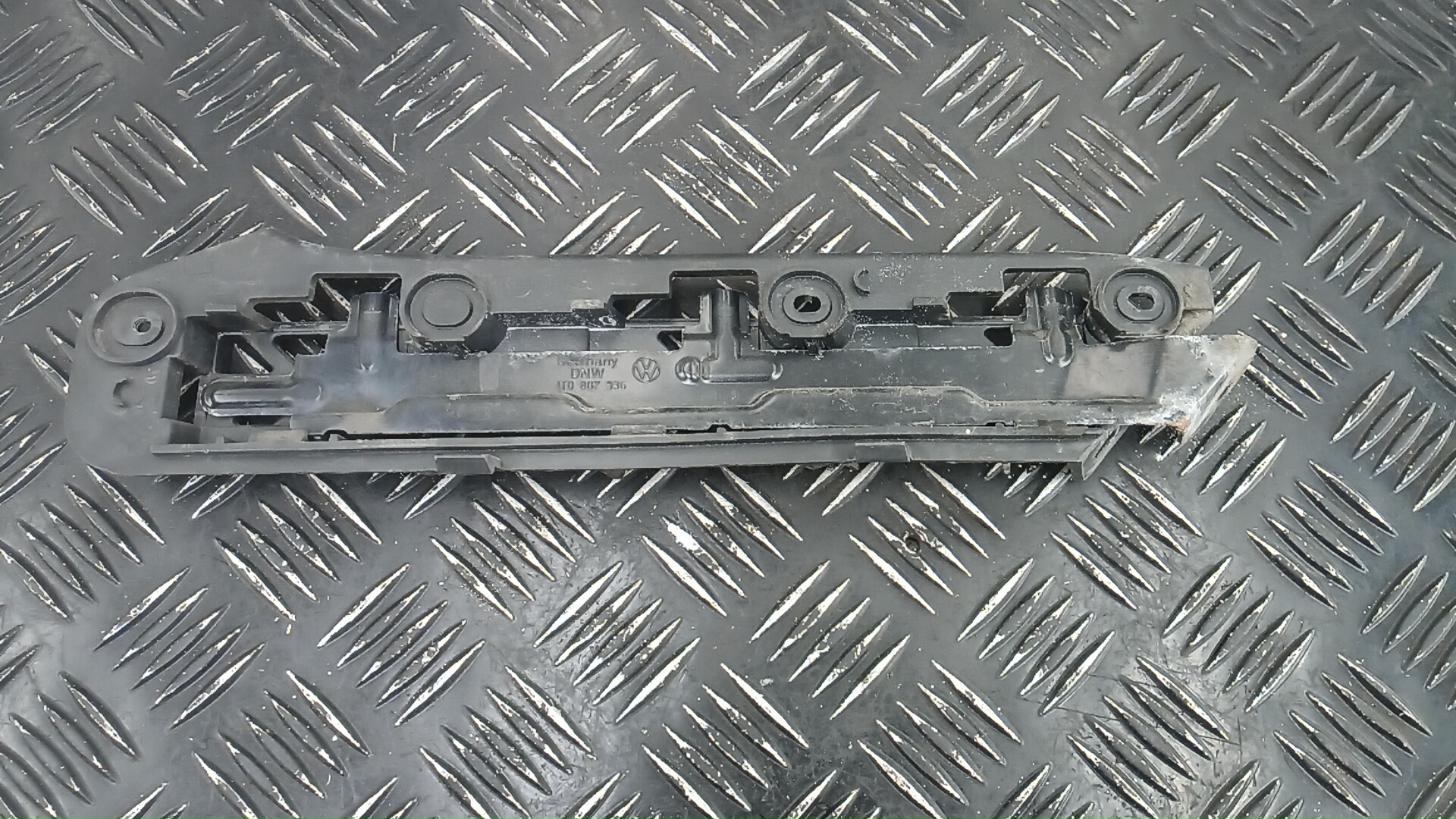 Крепление бампера переднее Volkswagen Touran (1T1, 1T2)