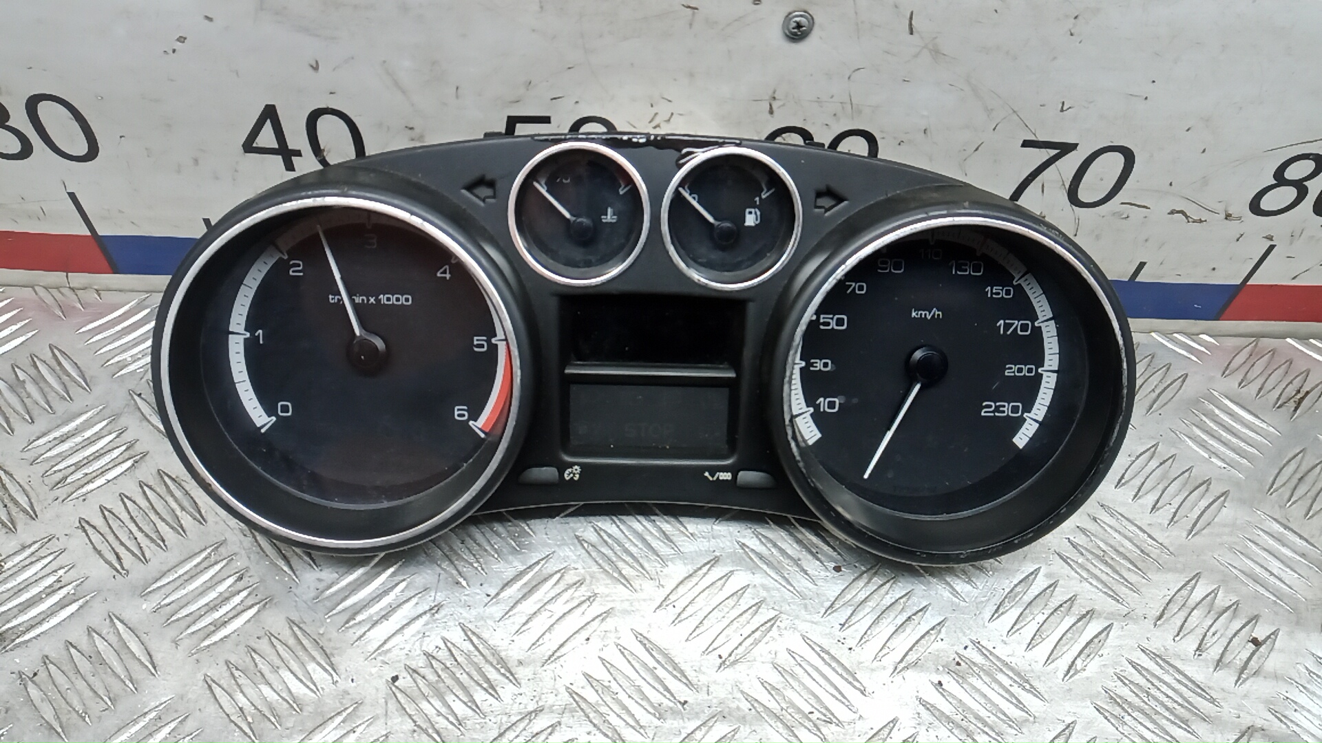 Щиток приборов Peugeot 308 1