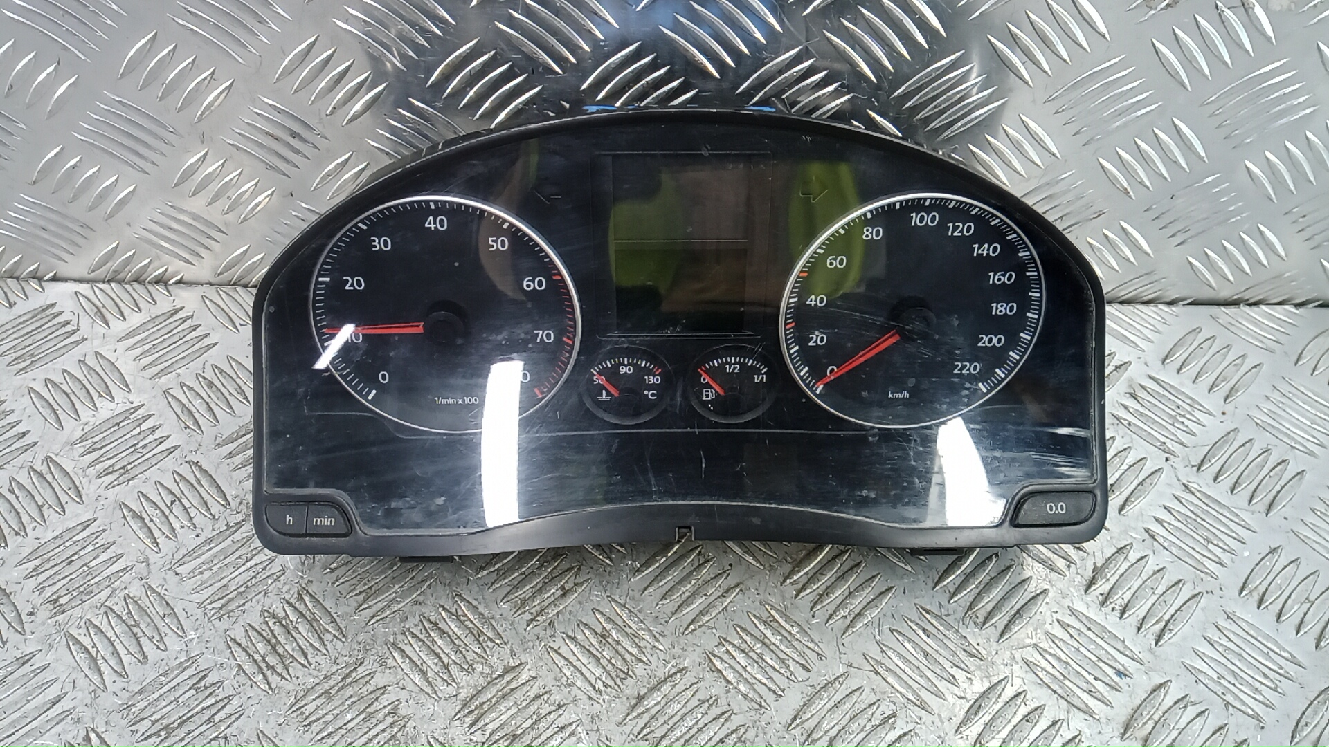 Щиток приборов Volkswagen Golf 5