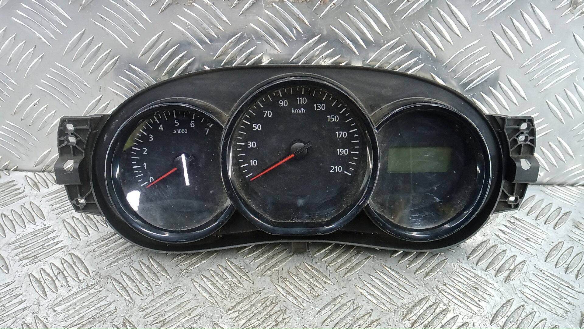 Щиток приборов Dacia Sandero 2