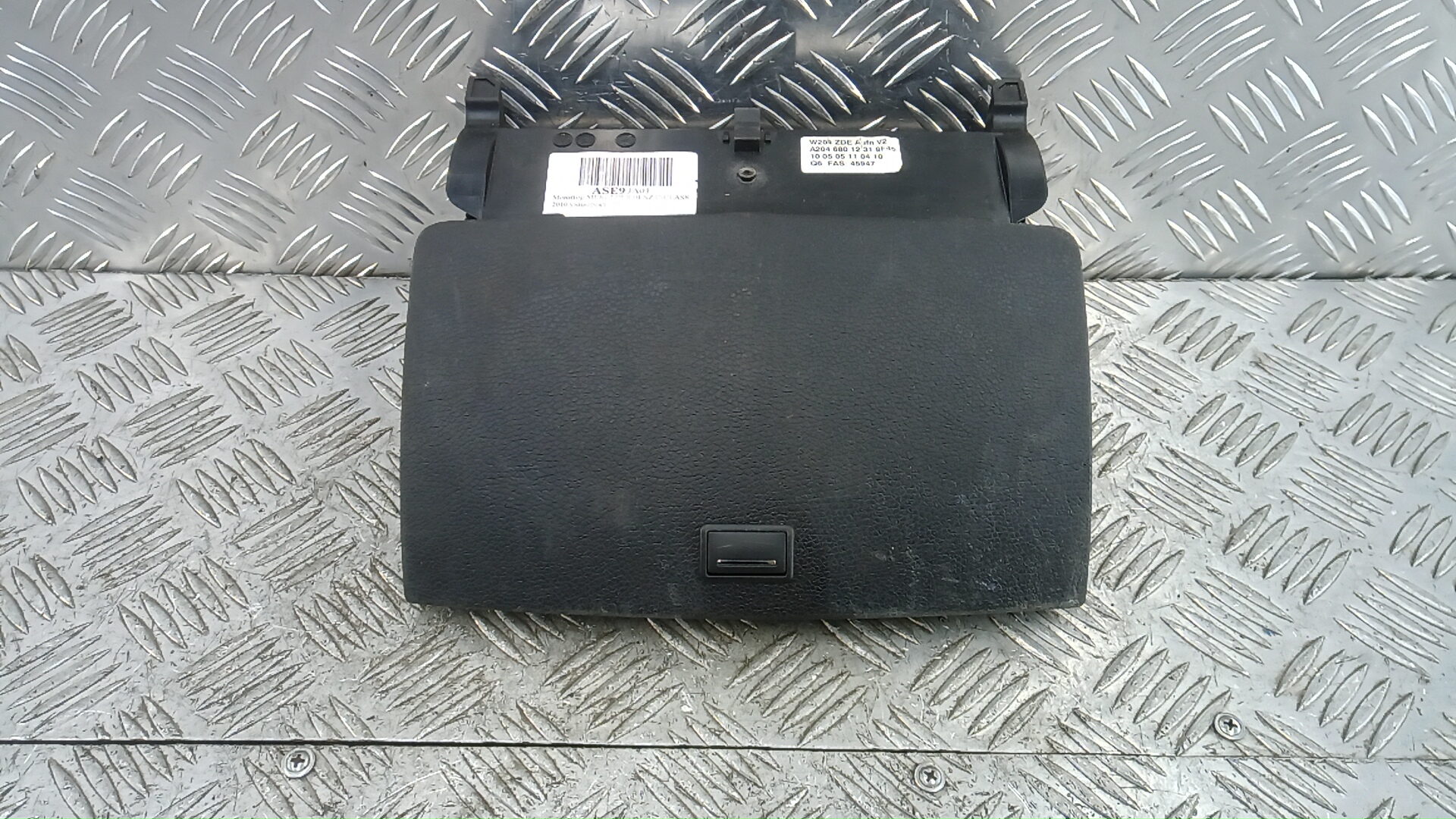 Монитор Mercedes-Benz C-Class W204