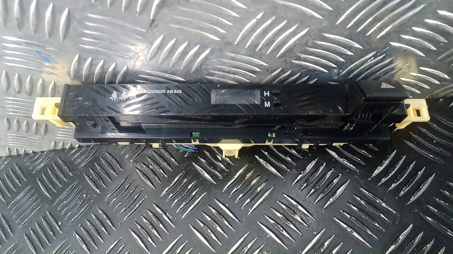 Кнопка аварийки Toyota RAV4 CA40