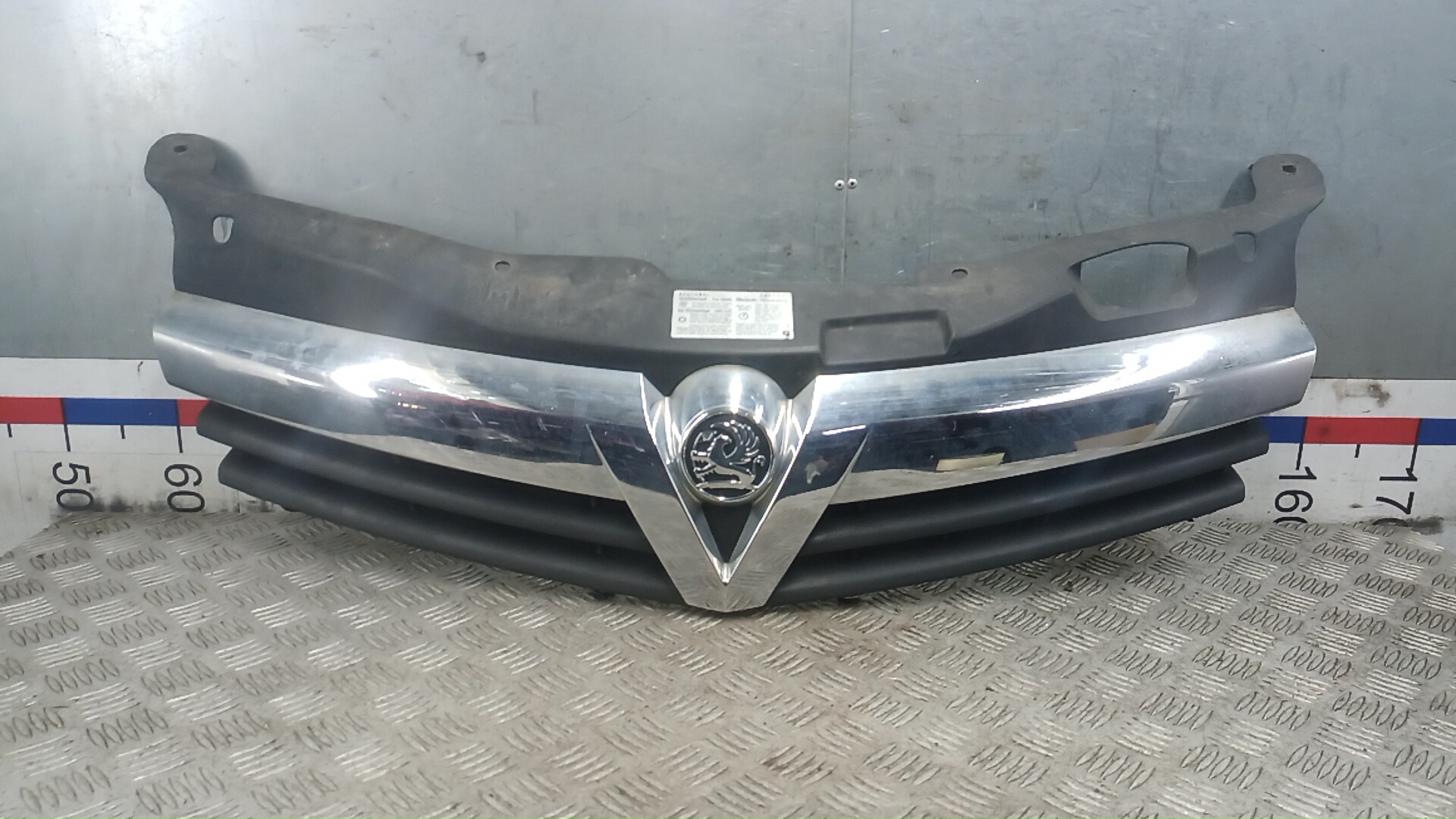 Решетка радиатора Opel Astra H