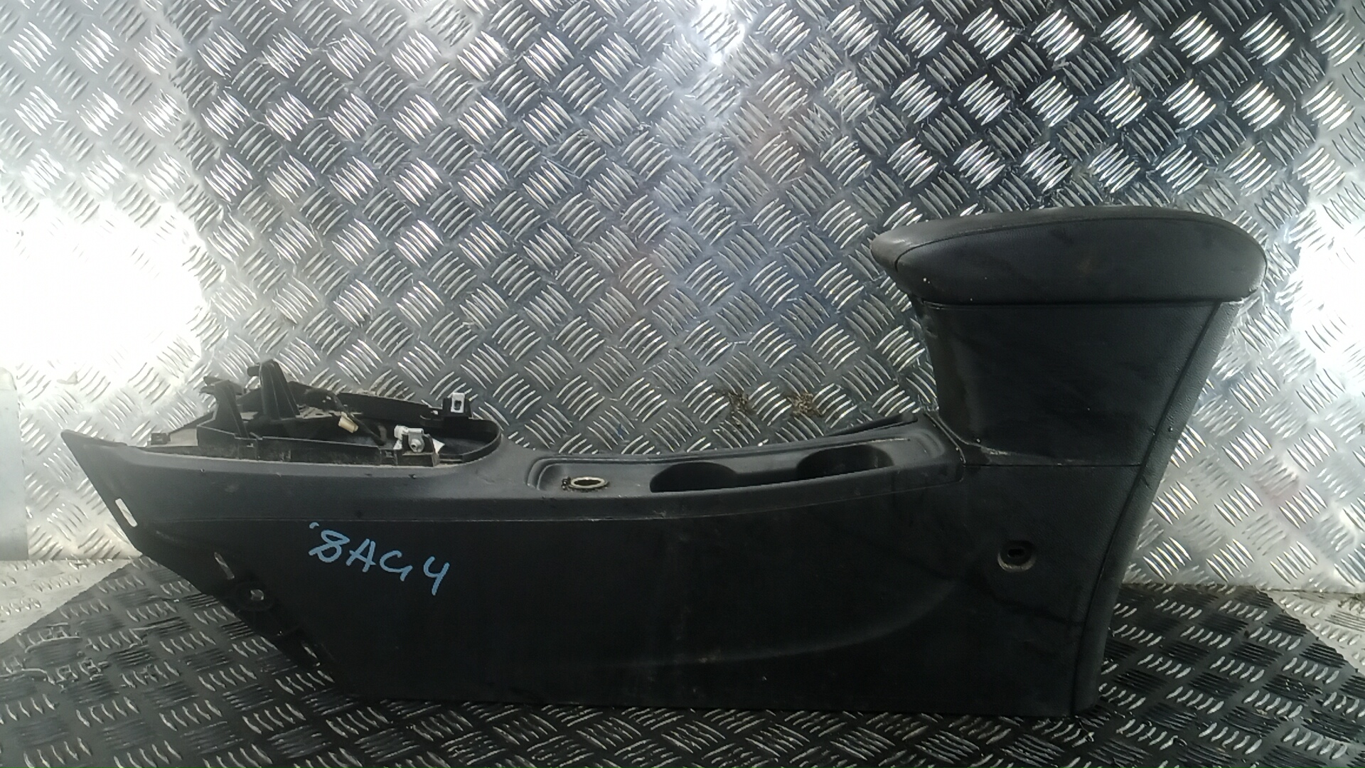 Подлокотник центральный Opel Astra K