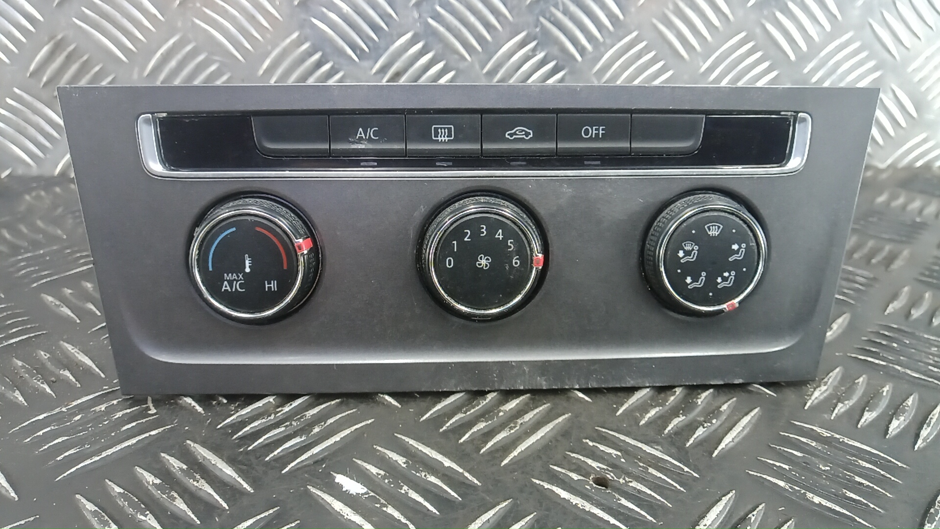 Блок управления печки и климат-контроля Volkswagen Golf 7