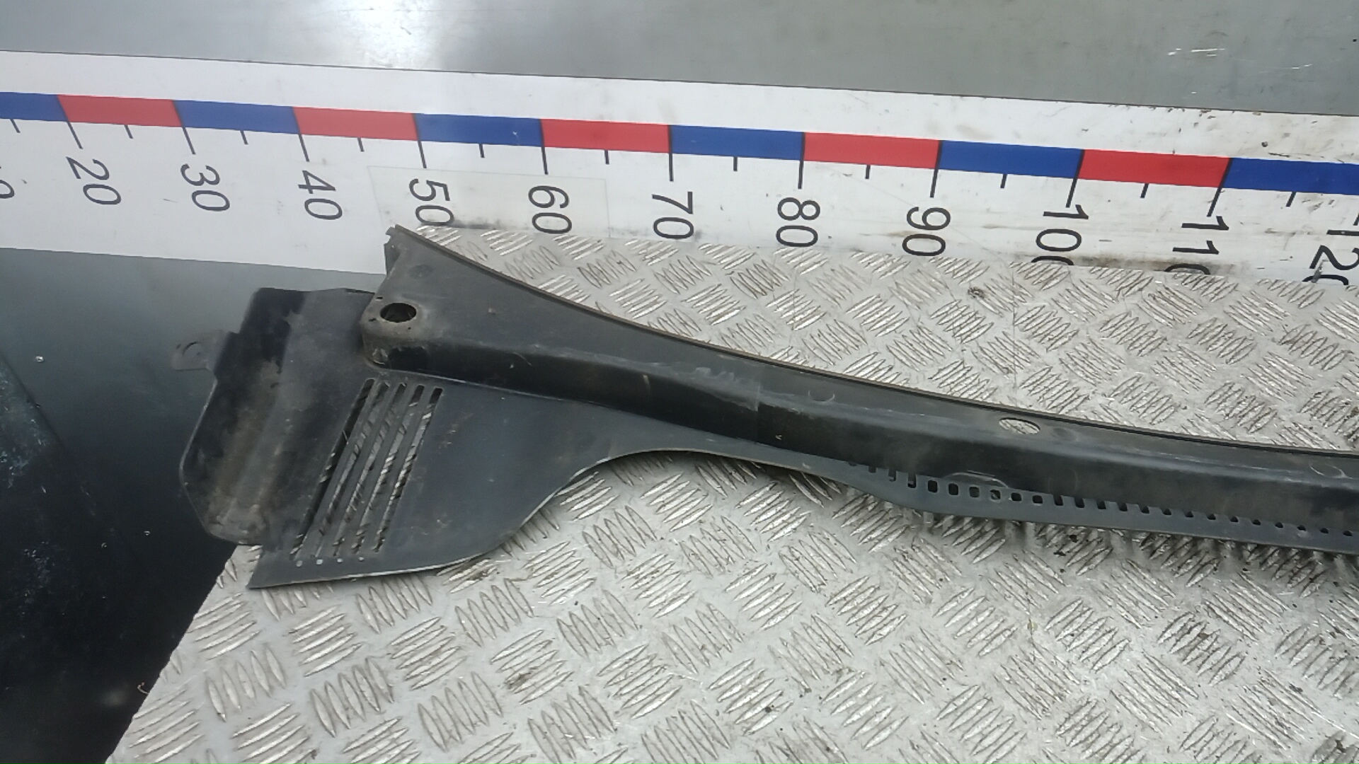 Накладка декоративная (жабо, дождевик) Seat Ibiza 4