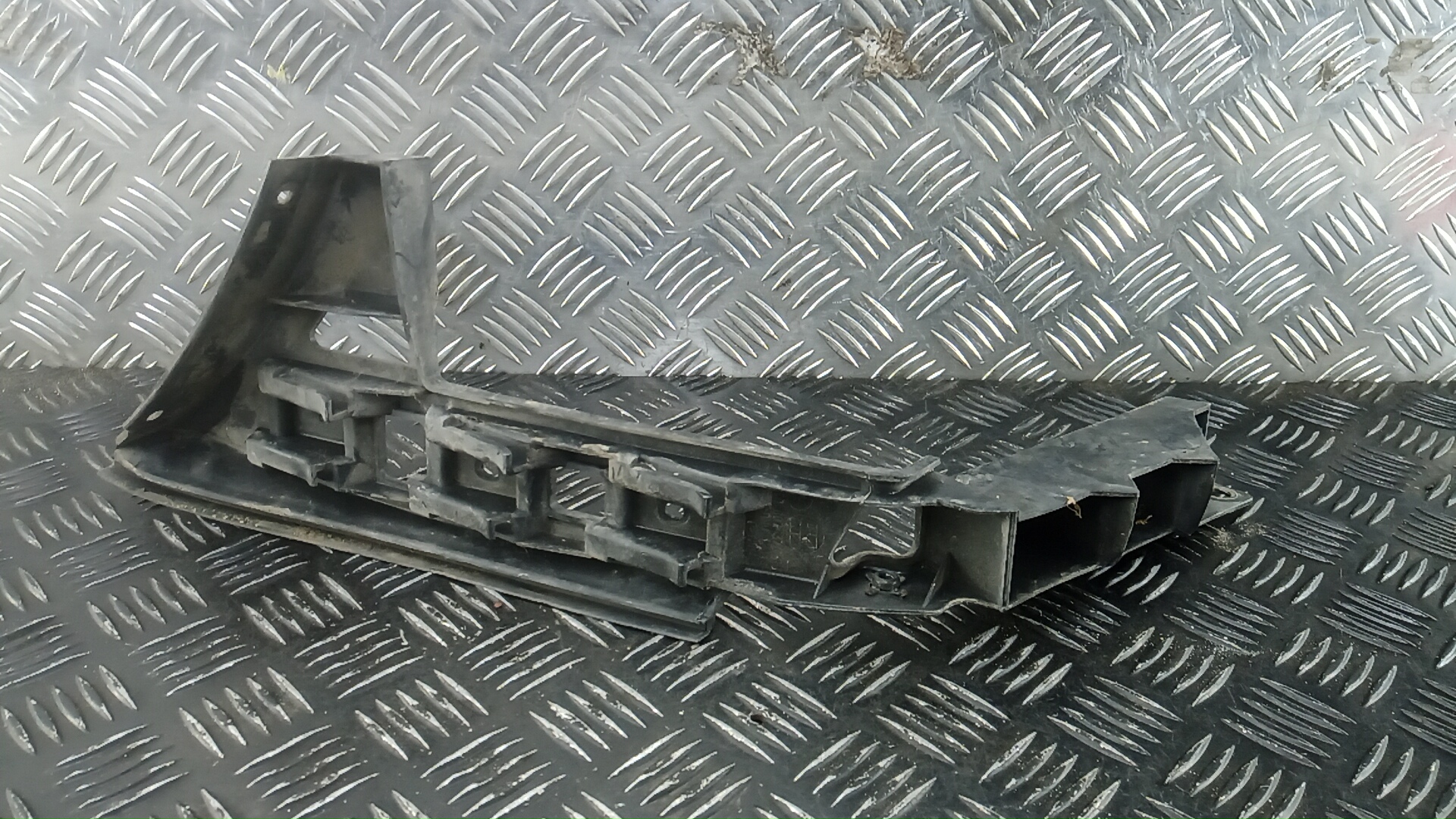 Крепление бампера заднее Volkswagen Touran (1T1, 1T2)