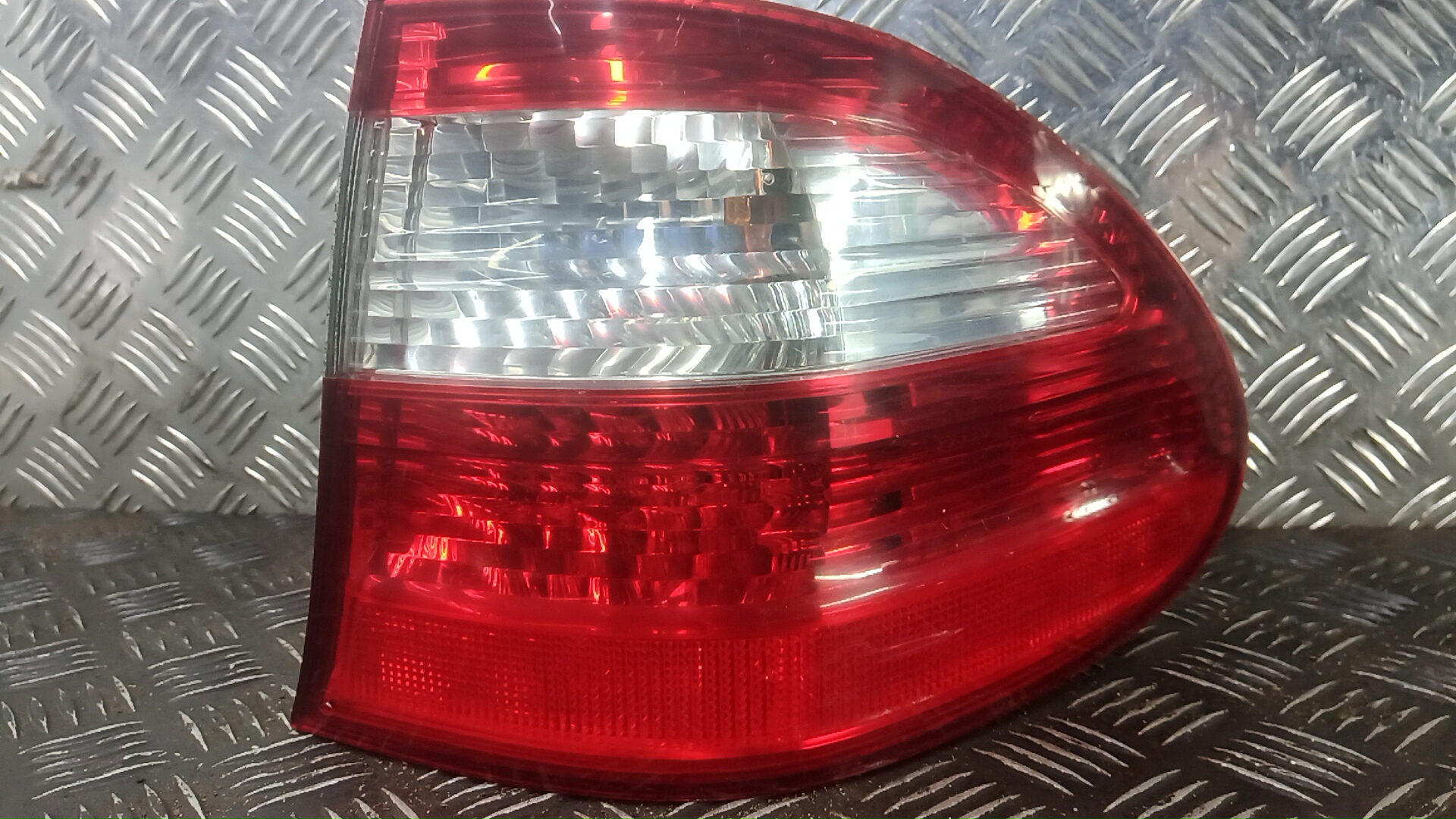 Фонарь задний правый Mercedes-Benz E-Class W211