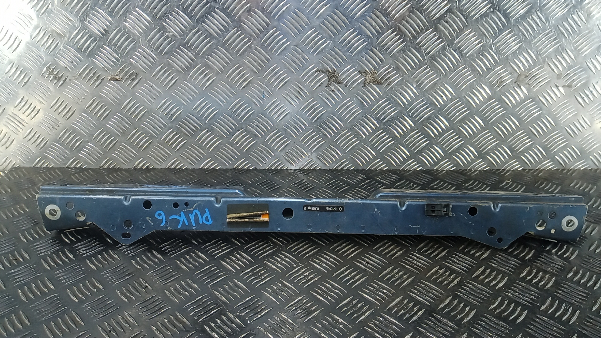 Рамка капота Opel Astra J