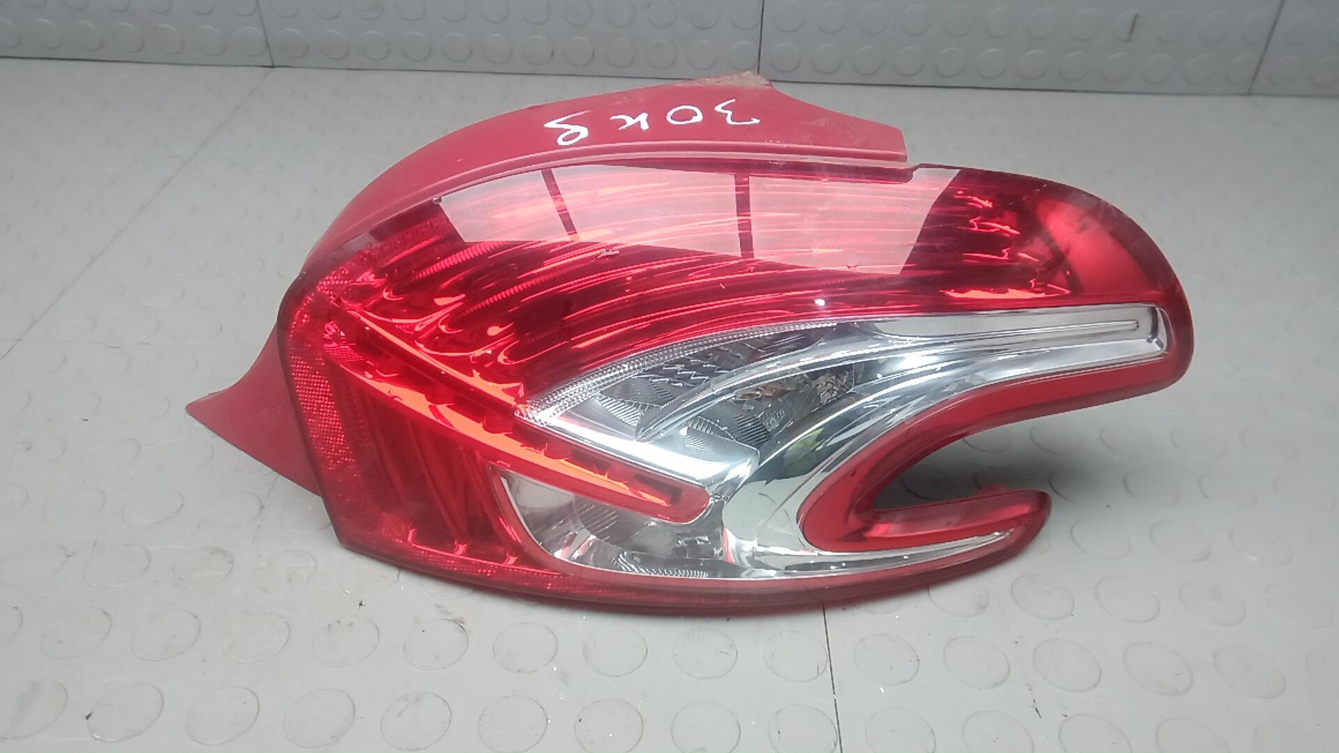 Фонарь задний правый Peugeot 208 1