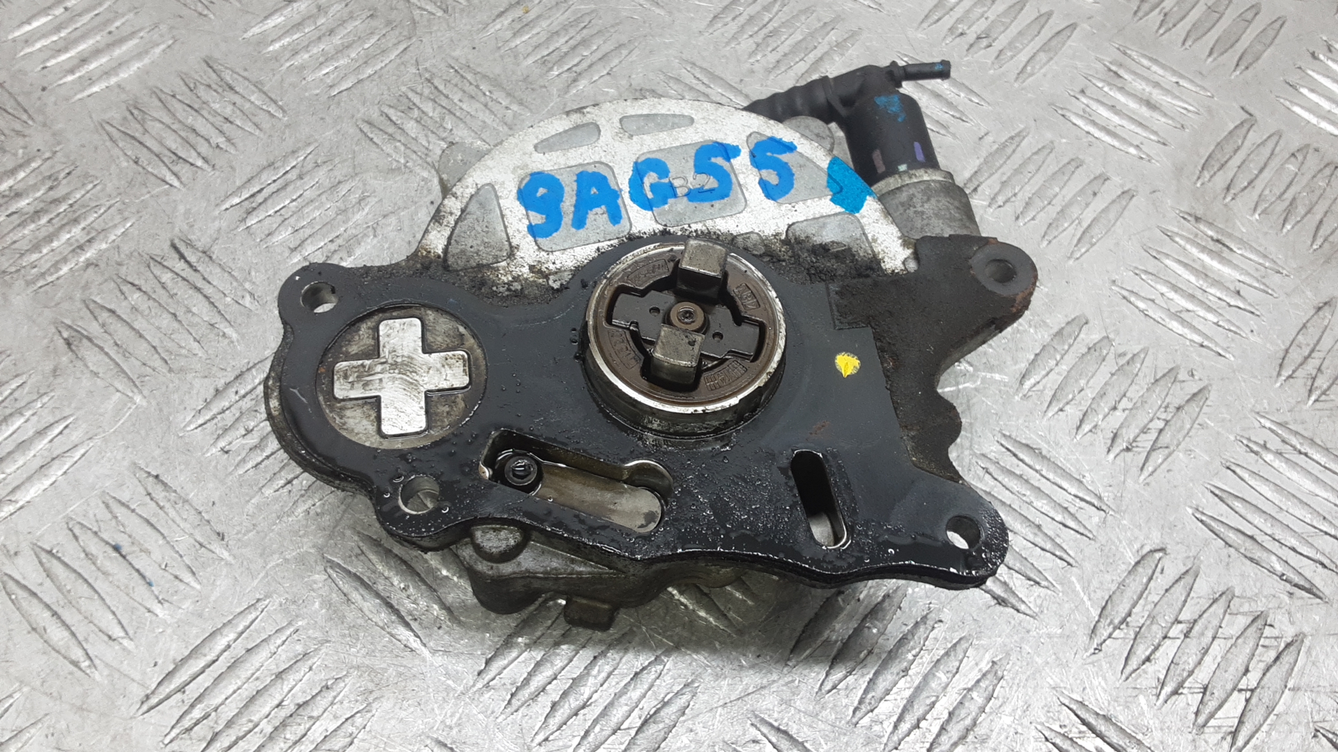 Насос вакуумный Skoda Rapid