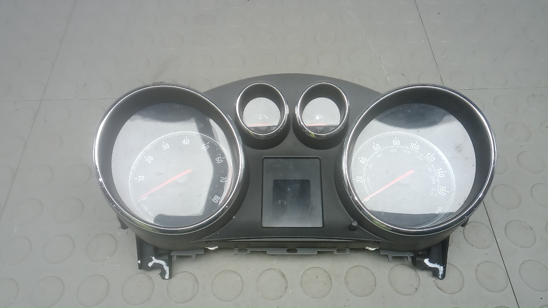 Щиток приборов Opel Astra J