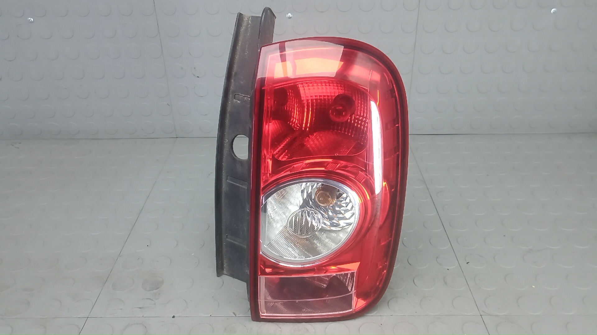 Фонарь задний правый Renault Duster 1