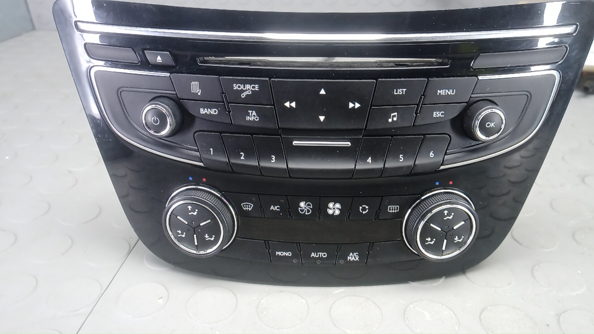 Магнитола Peugeot 508 1